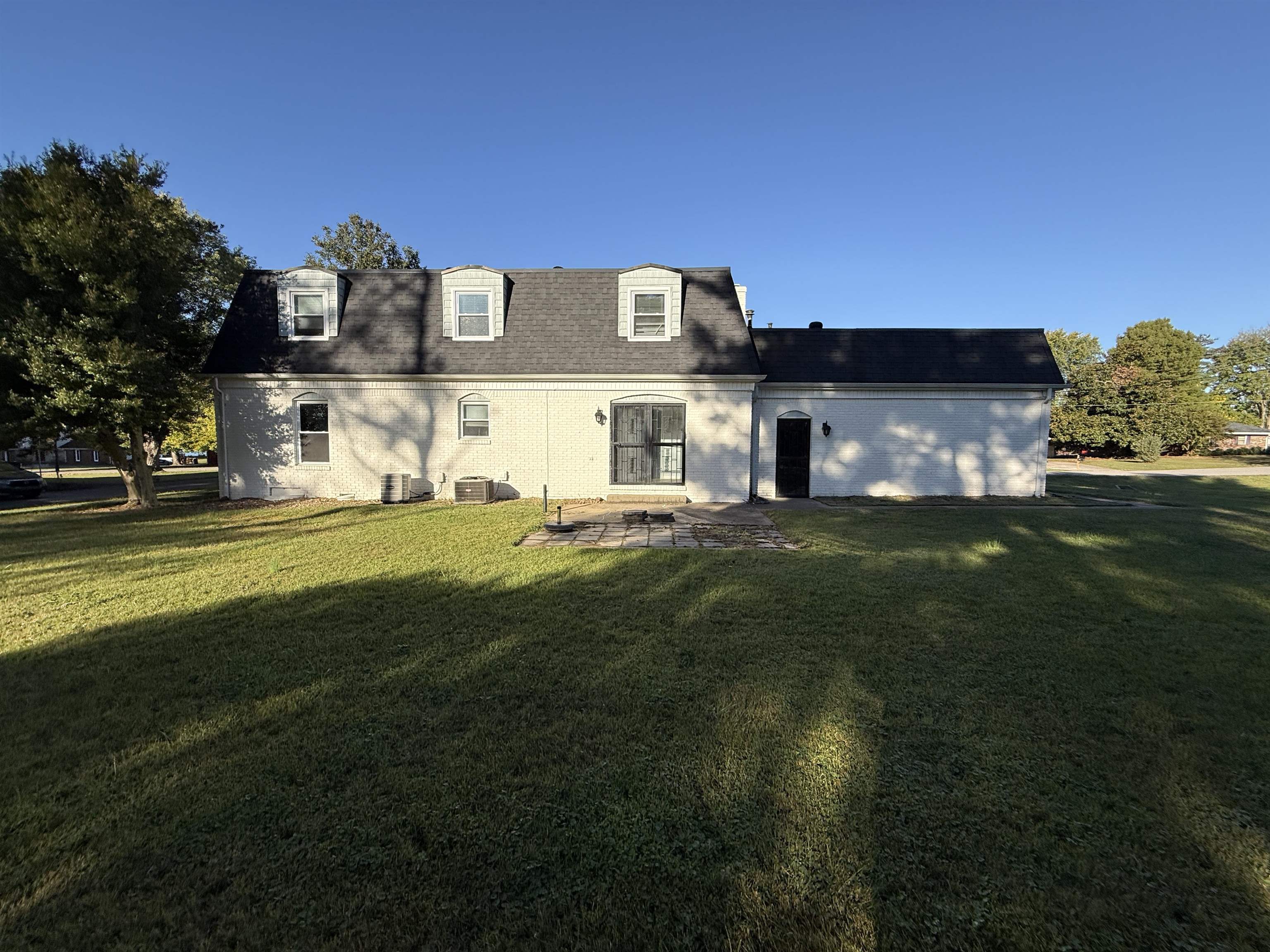 1910 Lakeshore Drive, Madisonville, Kentucky 42431, 4 Bedrooms Bedrooms, ,2 BathroomsBathrooms,Single Family Residence,For Sale,Lakeshore Drive,93636