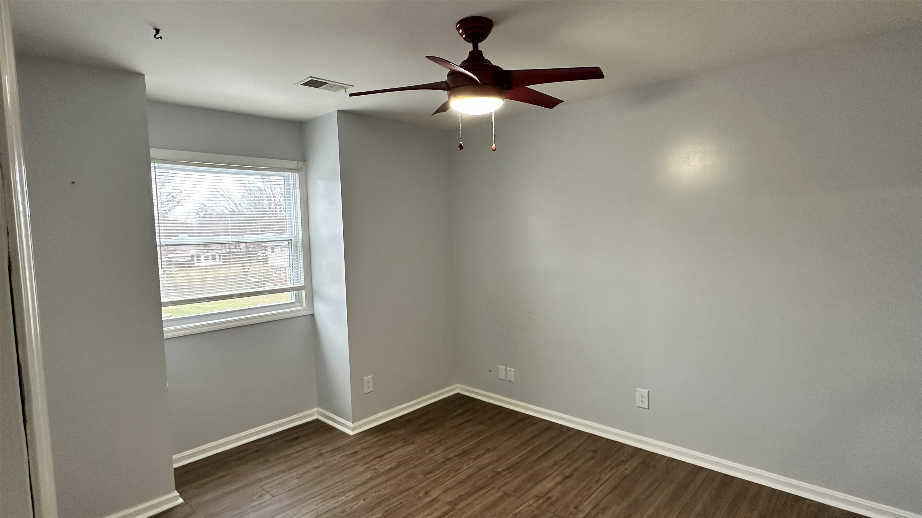 1910 Lakeshore Drive, Madisonville, Kentucky 42431, 4 Bedrooms Bedrooms, ,2 BathroomsBathrooms,Single Family Residence,For Sale,Lakeshore Drive,93636