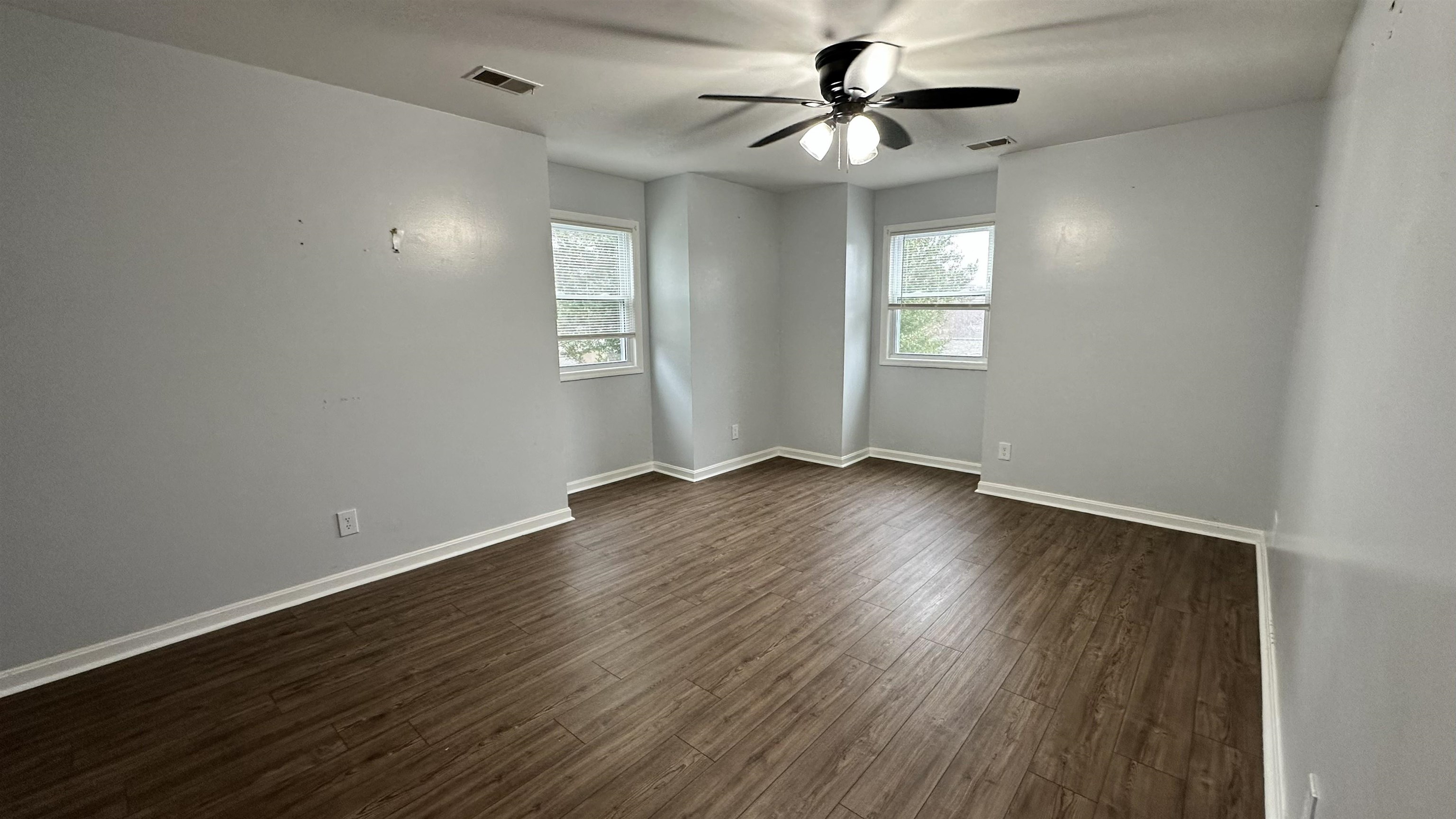 1910 Lakeshore Drive, Madisonville, Kentucky 42431, 4 Bedrooms Bedrooms, ,2 BathroomsBathrooms,Single Family Residence,For Sale,Lakeshore Drive,93636