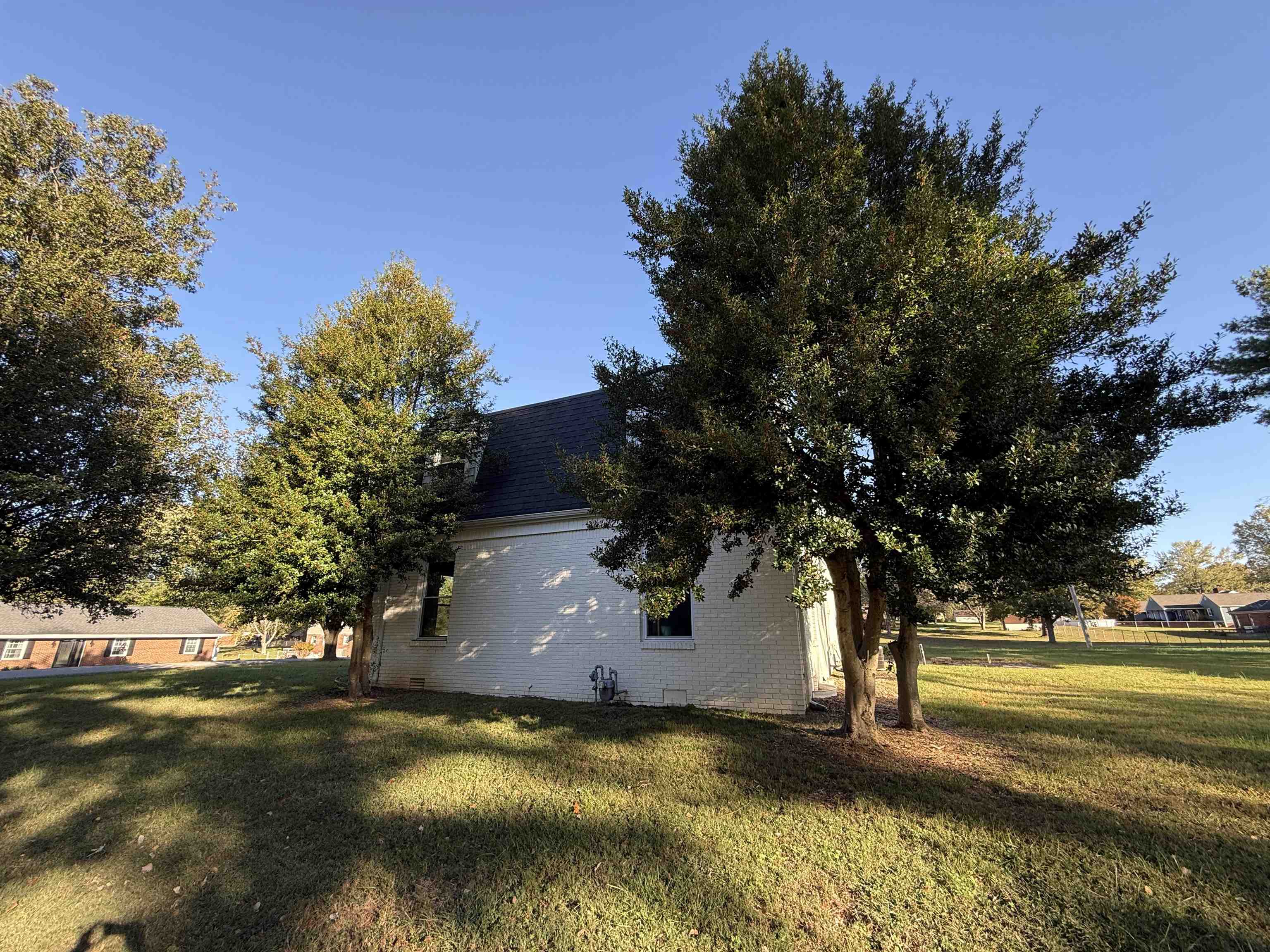 1910 Lakeshore Drive, Madisonville, Kentucky 42431, 4 Bedrooms Bedrooms, ,2 BathroomsBathrooms,Single Family Residence,For Sale,Lakeshore Drive,93636