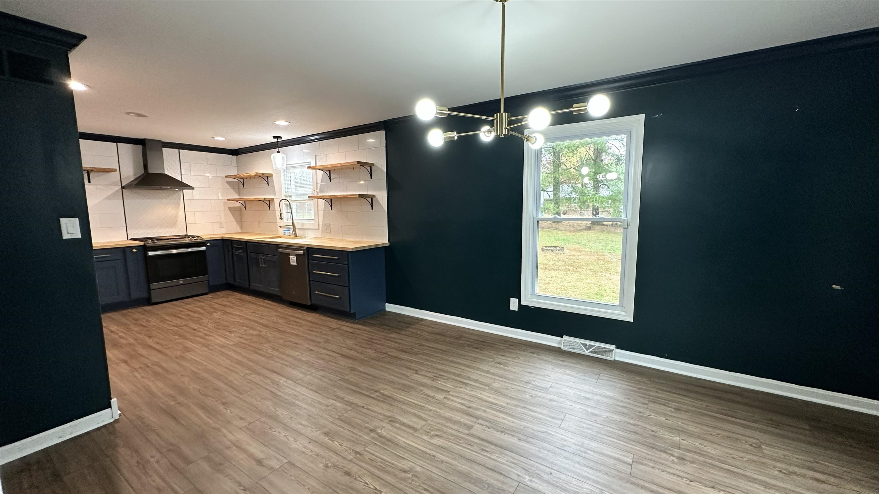 1910 Lakeshore Drive, Madisonville, Kentucky 42431, 4 Bedrooms Bedrooms, ,2 BathroomsBathrooms,Single Family Residence,For Sale,Lakeshore Drive,93636