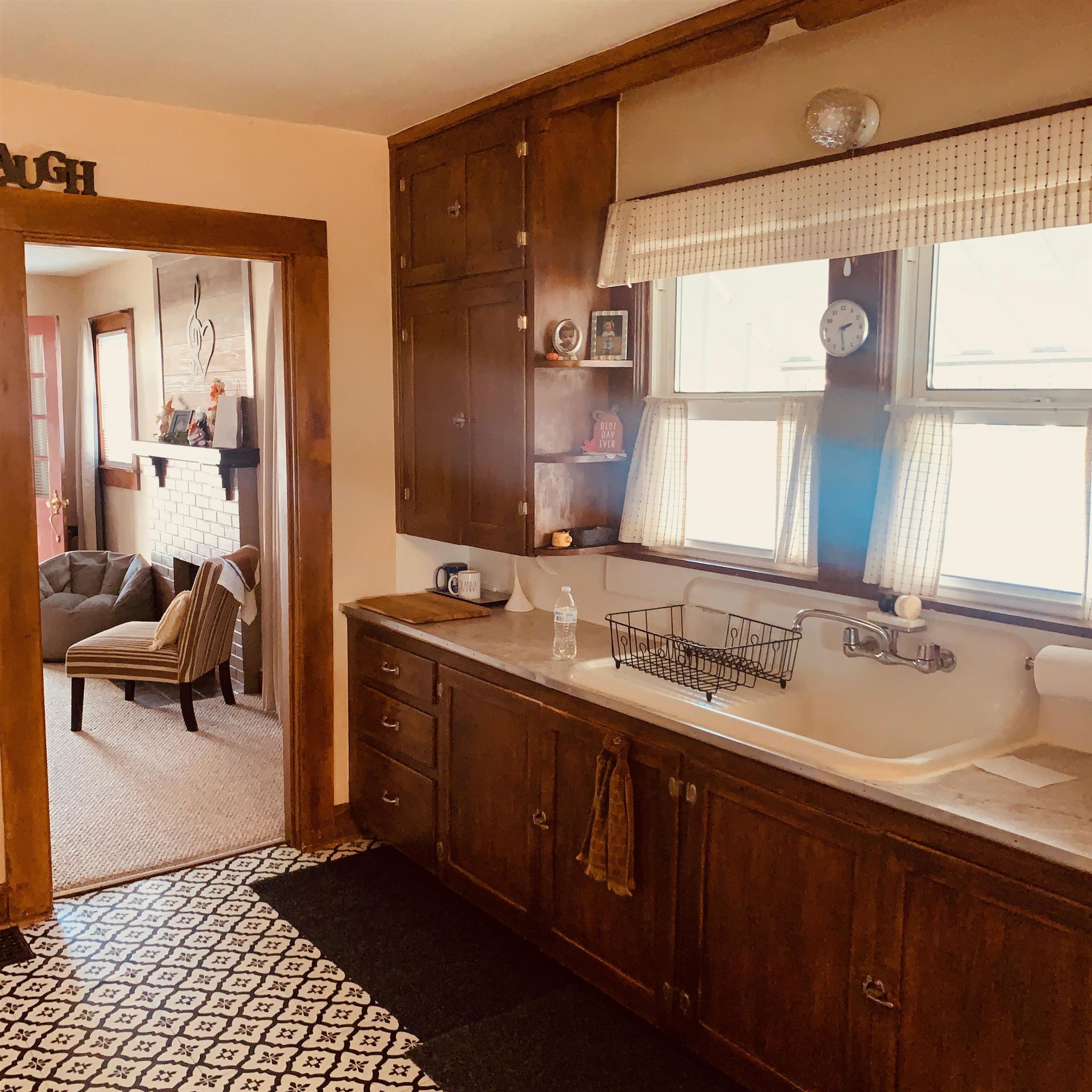 1014 19th Street, Owensboro, Kentucky 42303, 2 Bedrooms Bedrooms, ,1 BathroomBathrooms,Single Family Residence,For Sale,19th Street,93648