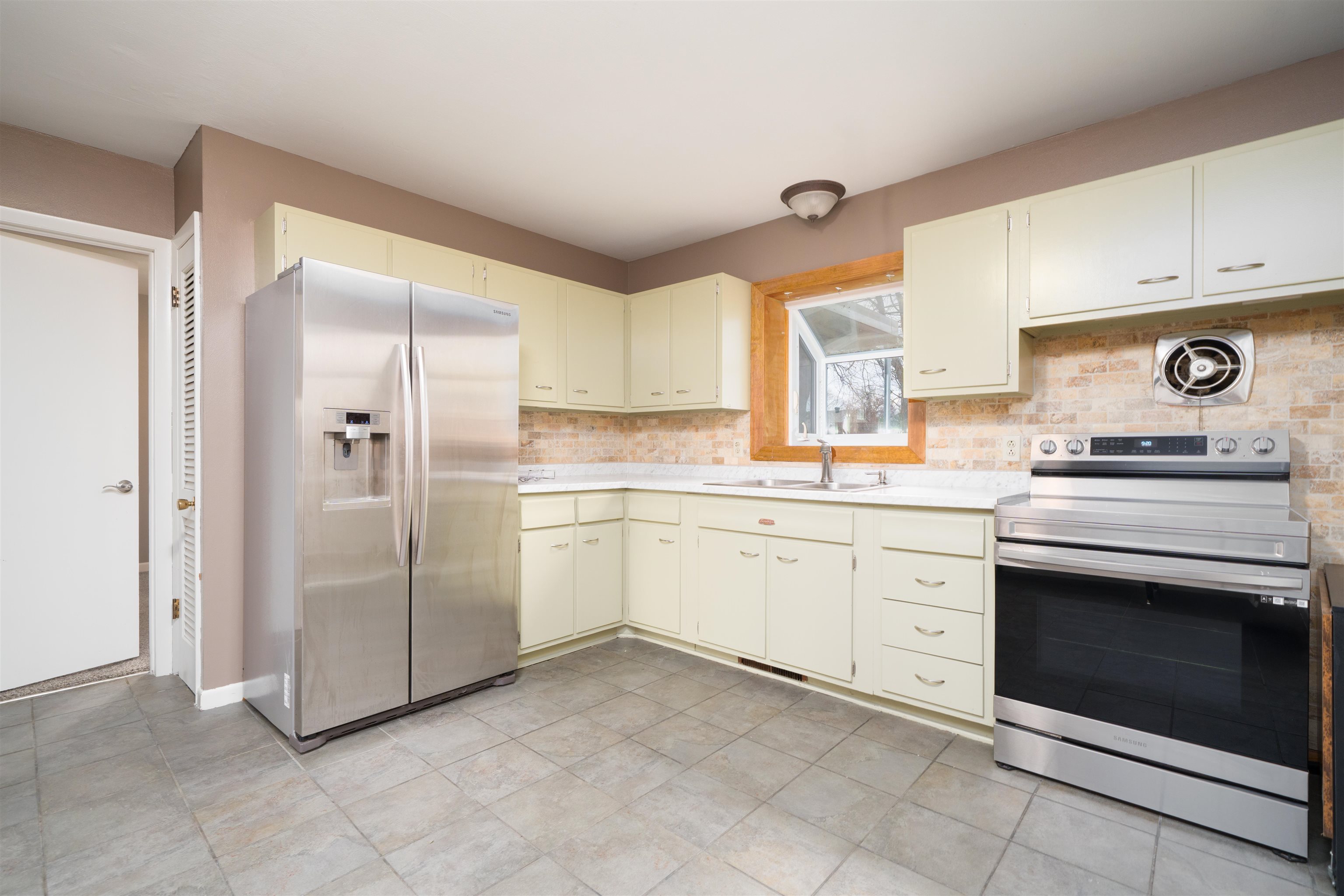 2311 Twenty Grand Ave, Owensboro, Kentucky 42301, 4 Bedrooms Bedrooms, ,2 BathroomsBathrooms,Single Family Residence,For Sale,Twenty Grand Ave,93653