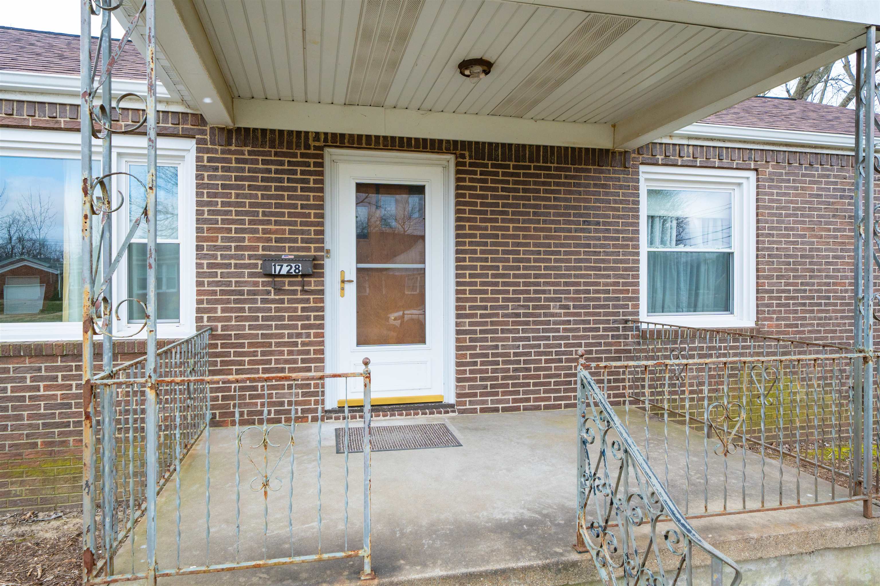 1728 Saint Marys Avenue, Owensboro, Kentucky 42301, 3 Bedrooms Bedrooms, ,2 BathroomsBathrooms,Single Family Residence,For Sale,Saint Marys Avenue,93670