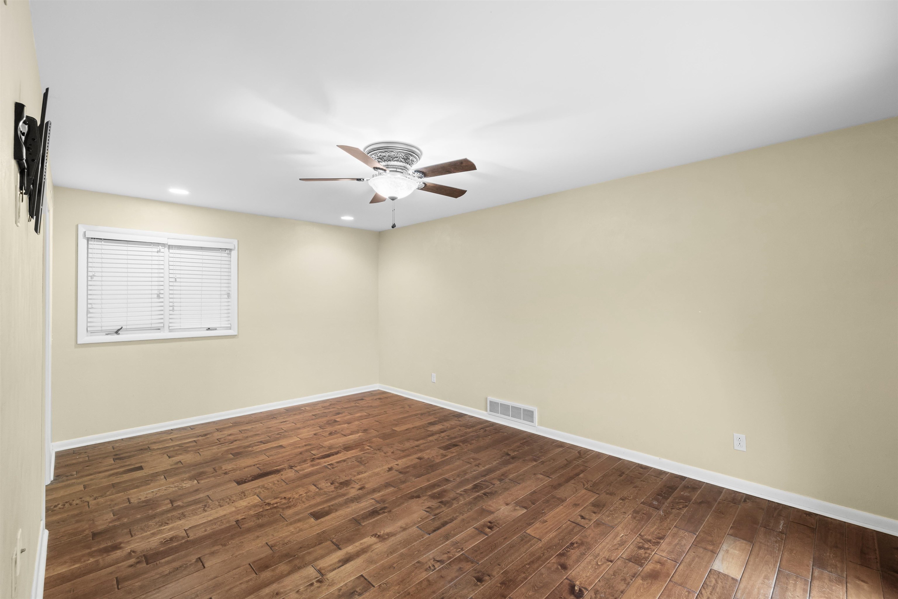 2121 Bittel Road, Owensboro, Kentucky 42301, 3 Bedrooms Bedrooms, ,3 BathroomsBathrooms,Single Family Residence,For Sale,Bittel Road,93671