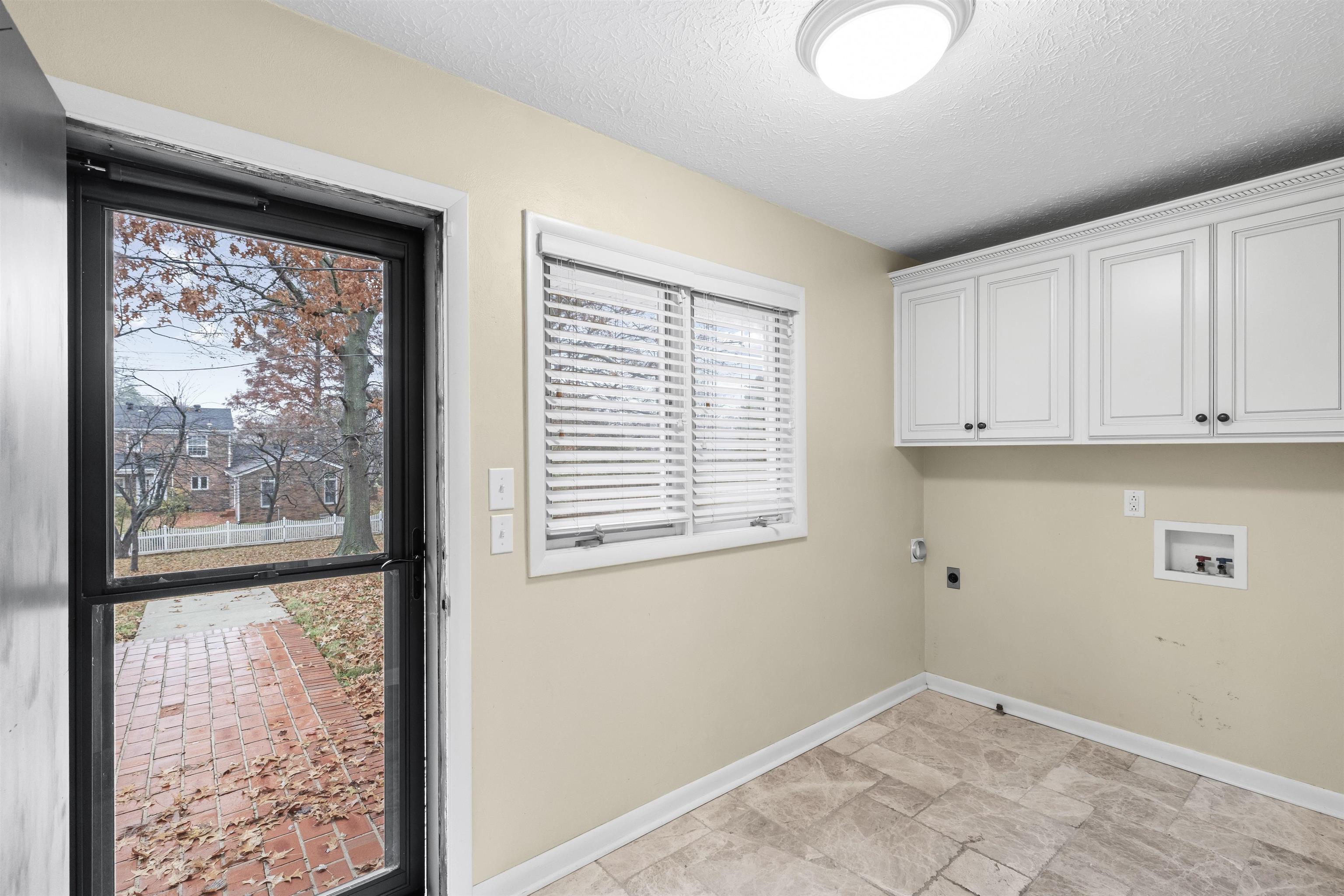 2121 Bittel Road, Owensboro, Kentucky 42301, 3 Bedrooms Bedrooms, ,3 BathroomsBathrooms,Single Family Residence,For Sale,Bittel Road,93671