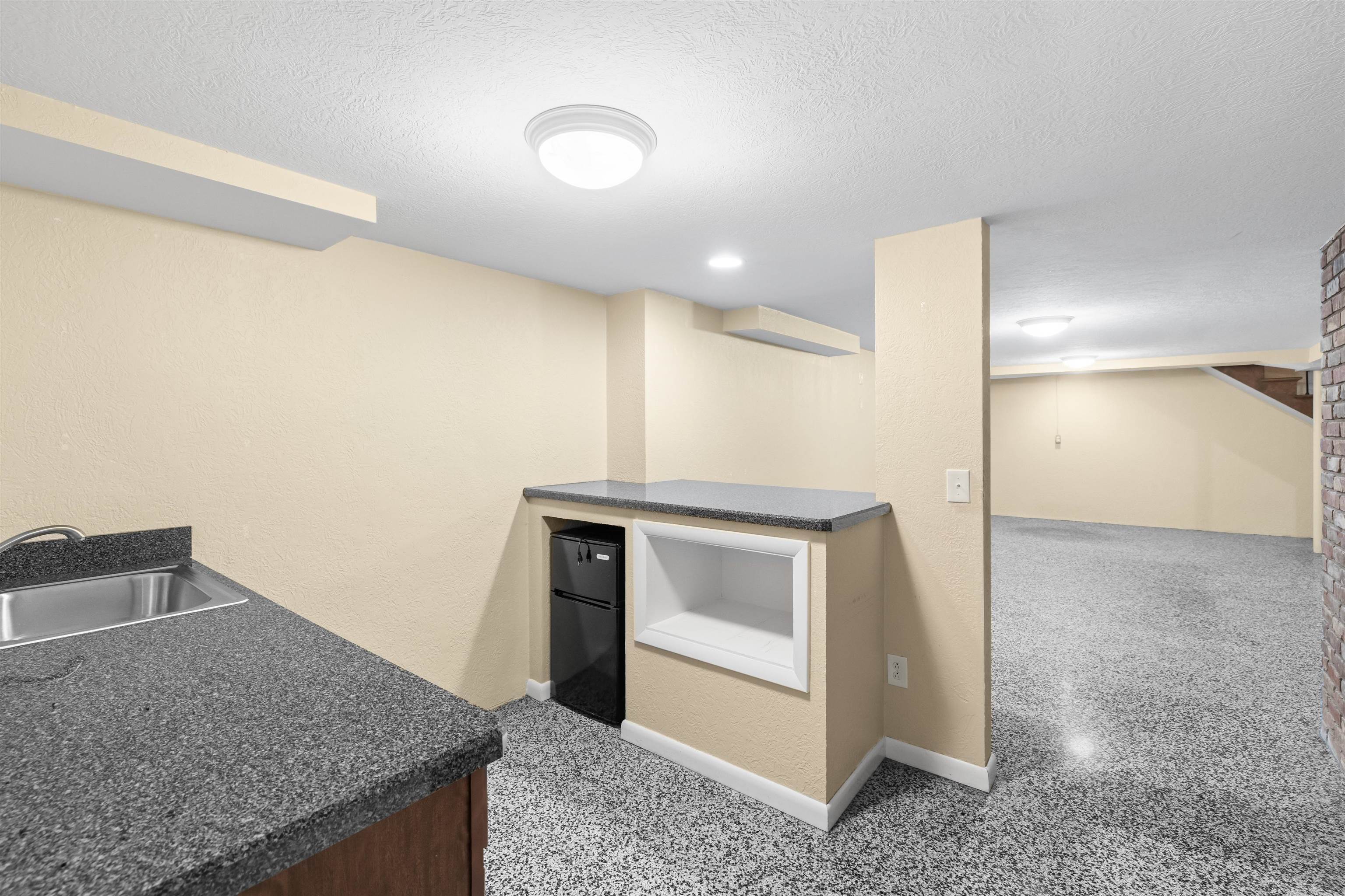 2121 Bittel Road, Owensboro, Kentucky 42301, 3 Bedrooms Bedrooms, ,3 BathroomsBathrooms,Single Family Residence,For Sale,Bittel Road,93671