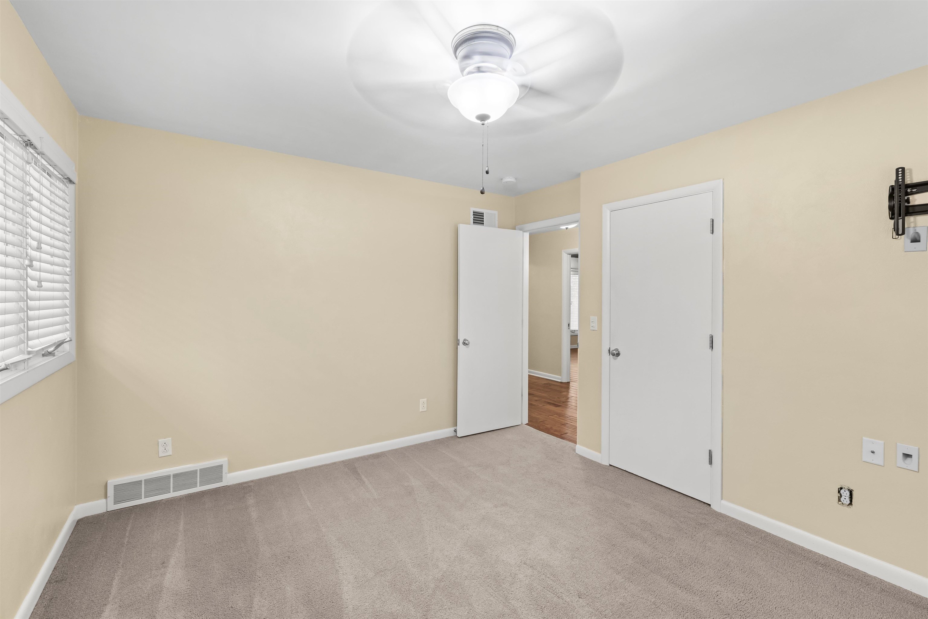 2121 Bittel Road, Owensboro, Kentucky 42301, 3 Bedrooms Bedrooms, ,3 BathroomsBathrooms,Single Family Residence,For Sale,Bittel Road,93671