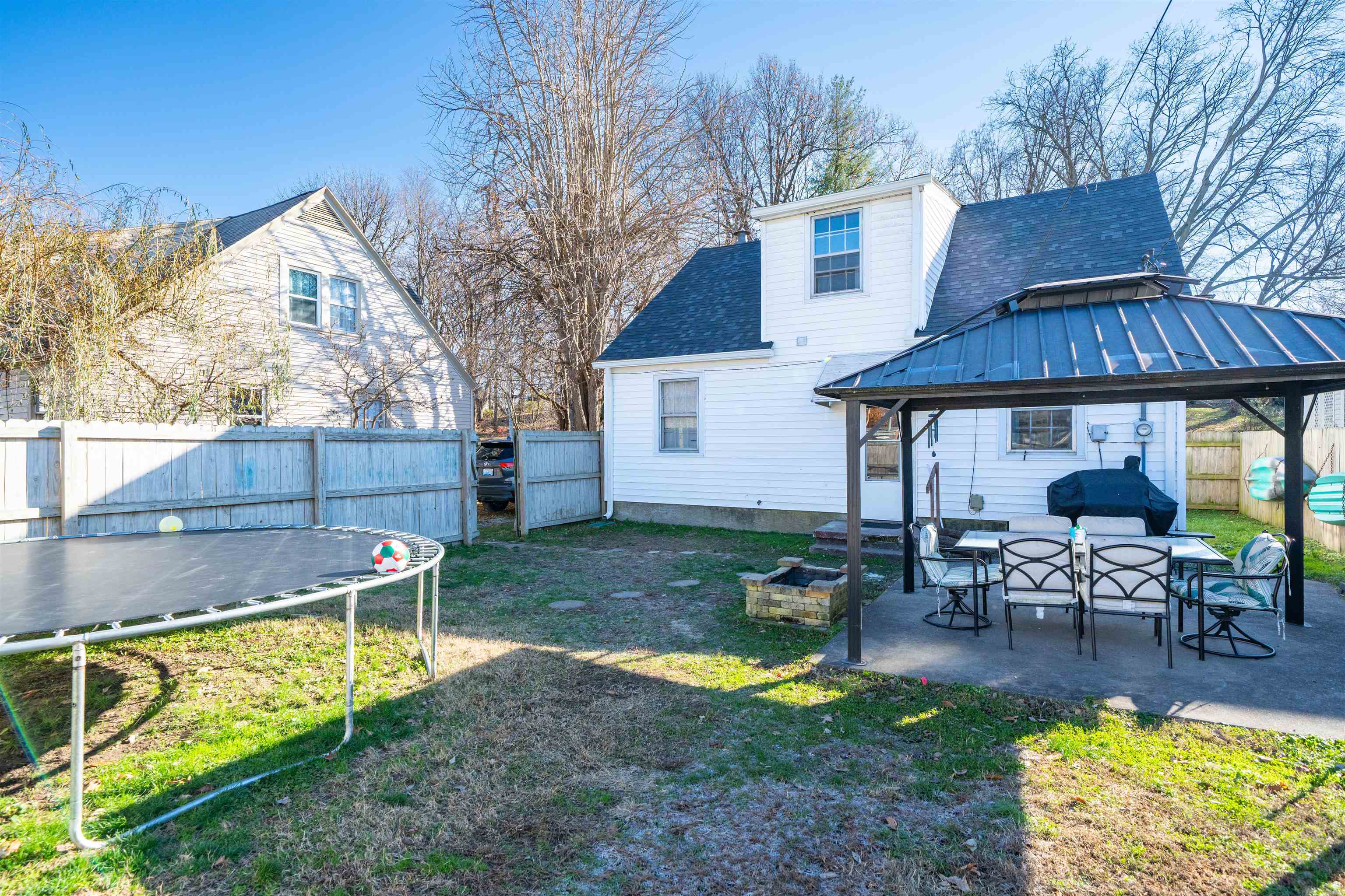 1115 West Parrish Ave, Owensboro, Kentucky 42301, 3 Bedrooms Bedrooms, ,1 BathroomBathrooms,Single Family Residence,For Sale,West Parrish Ave,93672