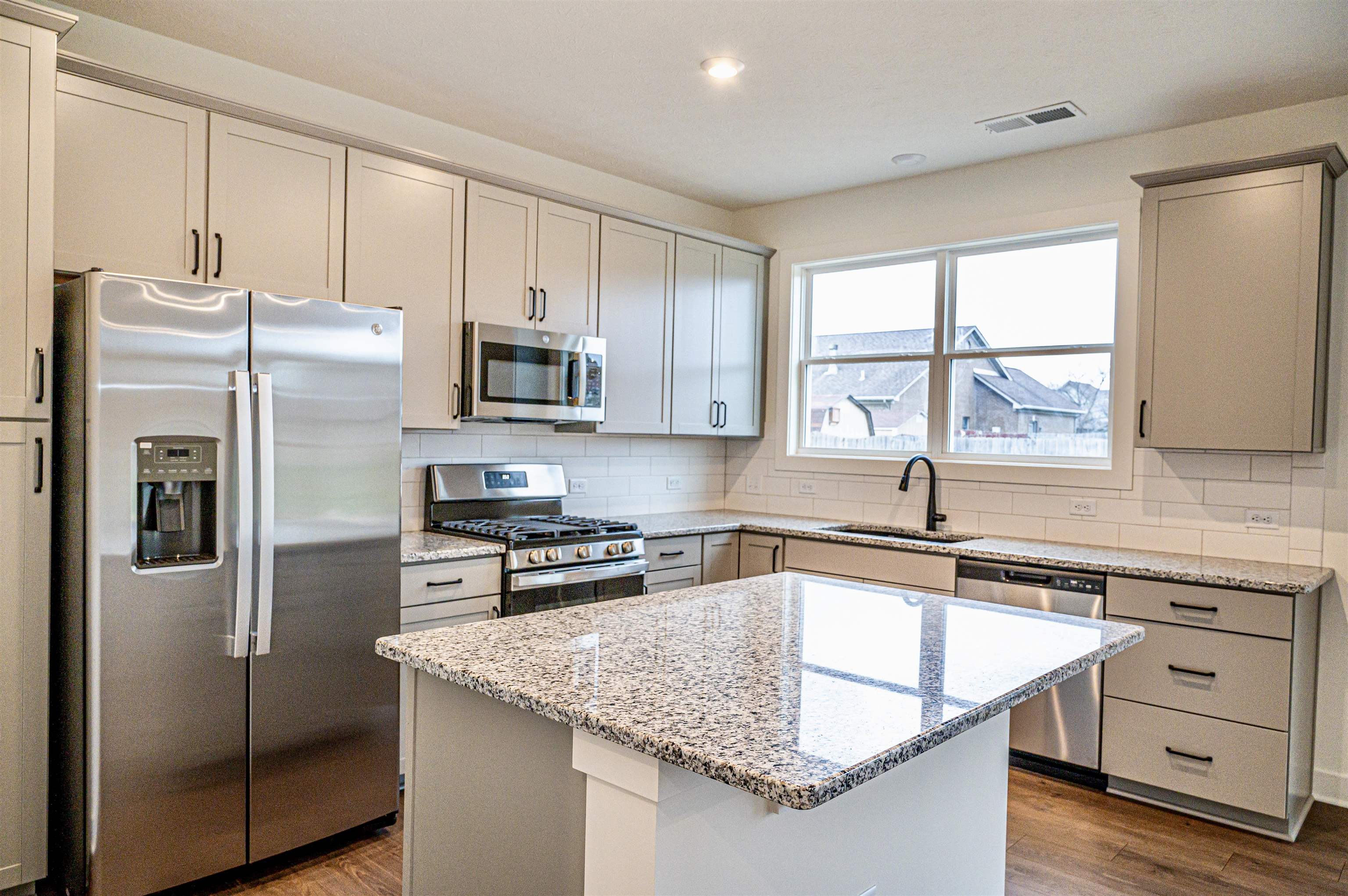 4123 Pinta Dr, Owensboro, Kentucky 42301, 4 Bedrooms Bedrooms, ,2 BathroomsBathrooms,Single Family Residence,For Sale,Pinta Dr,93676