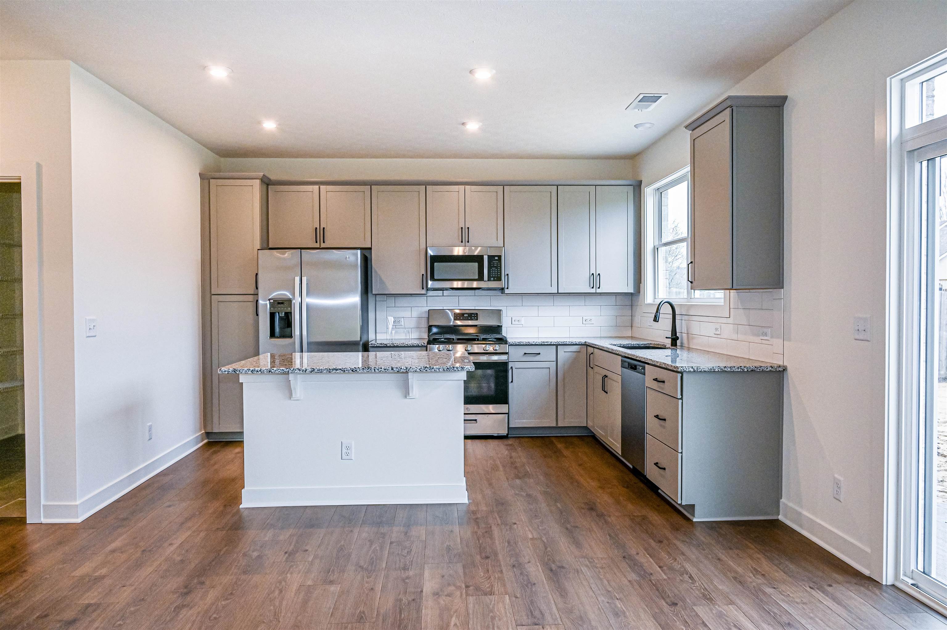 4123 Pinta Dr, Owensboro, Kentucky 42301, 4 Bedrooms Bedrooms, ,2 BathroomsBathrooms,Single Family Residence,For Sale,Pinta Dr,93676