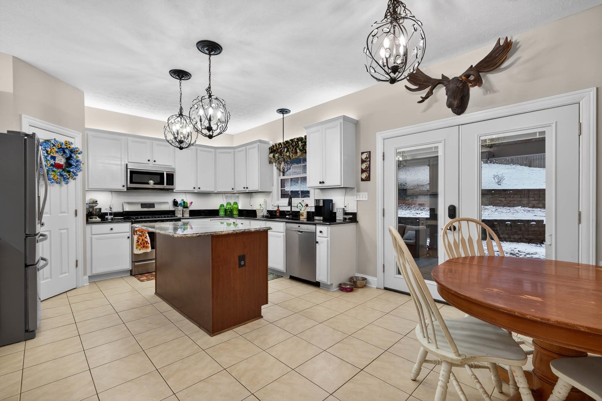 3007 Autumn Lake Cove, Owensboro, Kentucky 42303, 4 Bedrooms Bedrooms, ,2 BathroomsBathrooms,Single Family Residence,For Sale,Autumn Lake Cove,93700