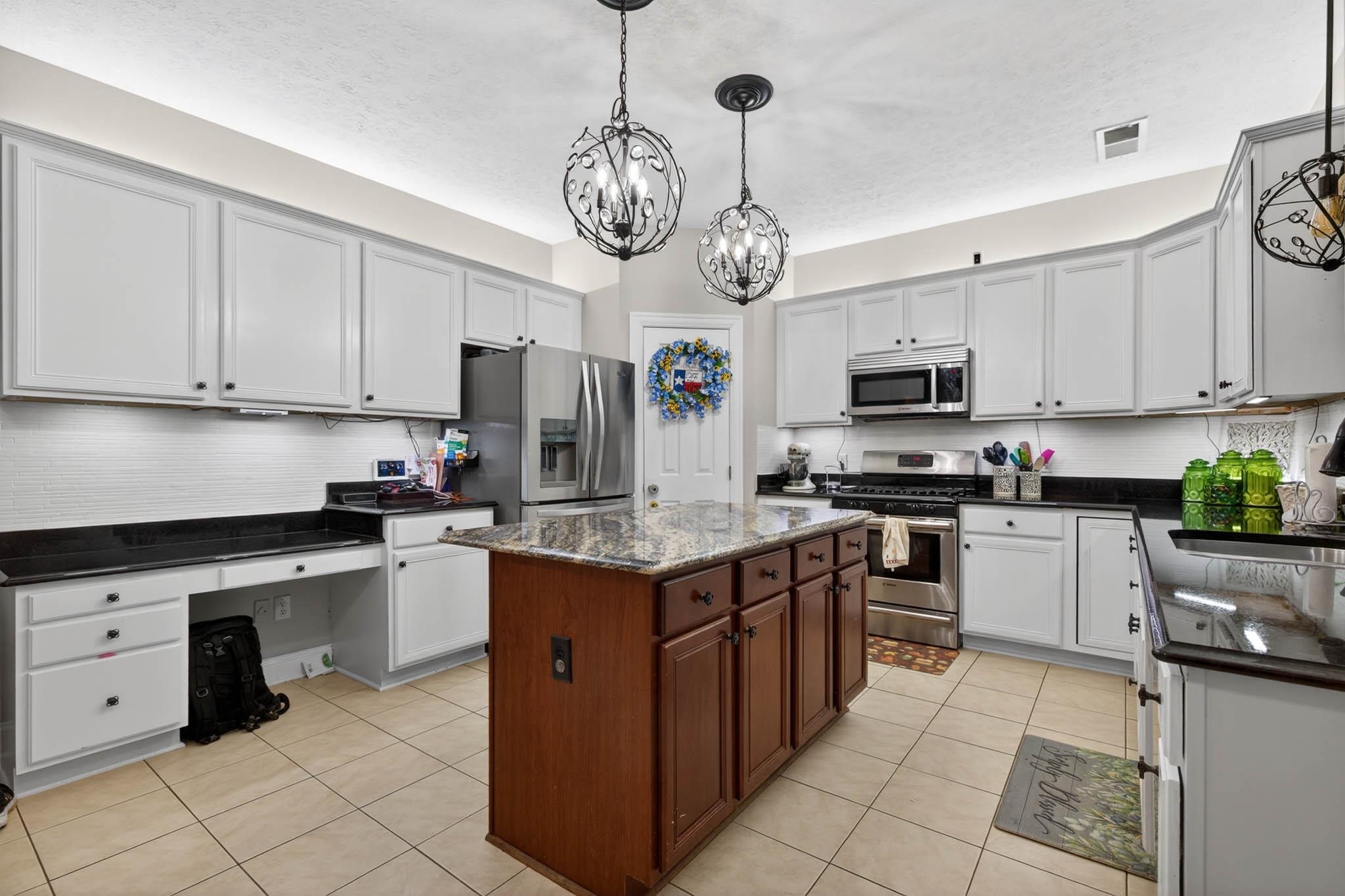 3007 Autumn Lake Cove, Owensboro, Kentucky 42303, 4 Bedrooms Bedrooms, ,2 BathroomsBathrooms,Single Family Residence,For Sale,Autumn Lake Cove,93700