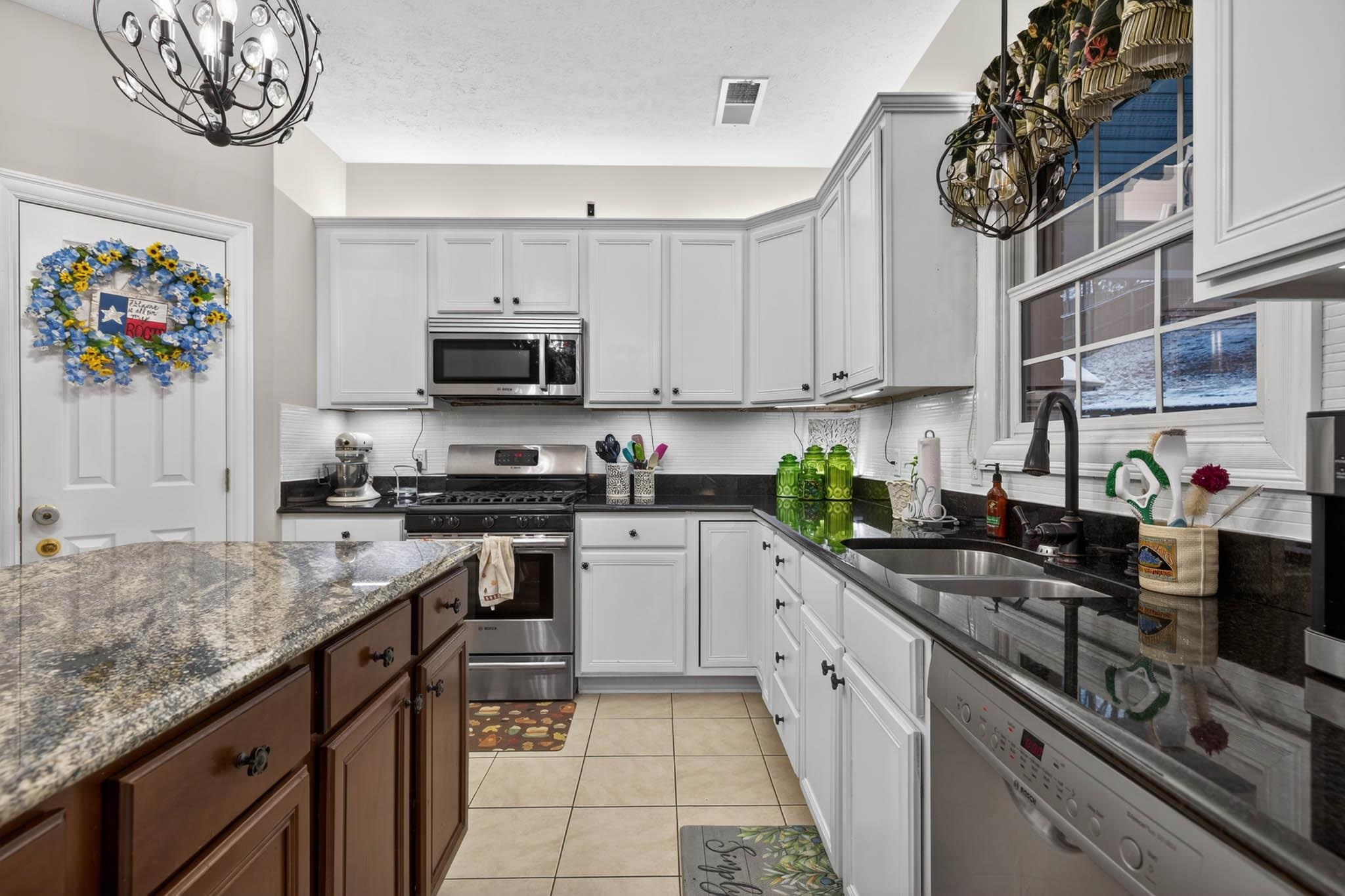 3007 Autumn Lake Cove, Owensboro, Kentucky 42303, 4 Bedrooms Bedrooms, ,2 BathroomsBathrooms,Single Family Residence,For Sale,Autumn Lake Cove,93700