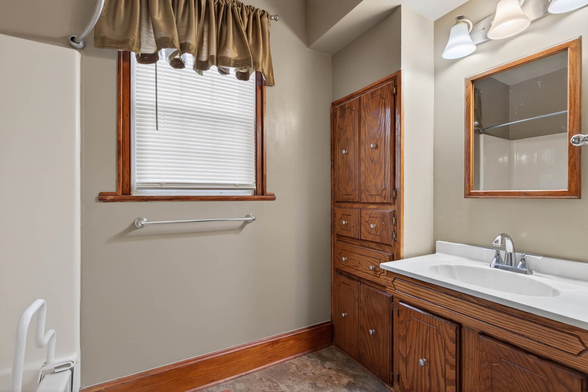 230 4th Street, Lewisport, Kentucky 42351-230, 3 Bedrooms Bedrooms, ,2 BathroomsBathrooms,Single Family Residence,For Sale,4th Street,93701