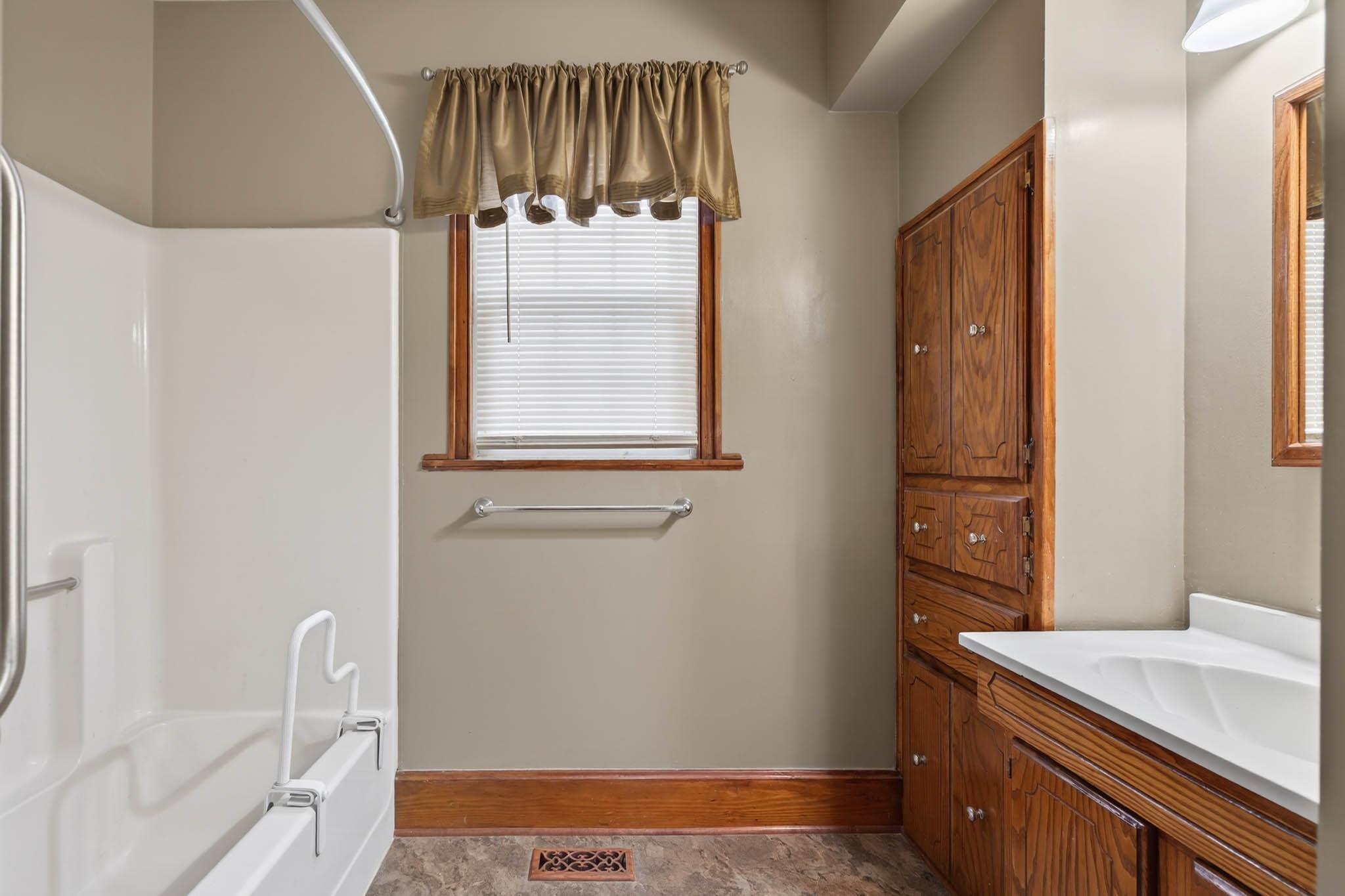 230 4th Street, Lewisport, Kentucky 42351-230, 3 Bedrooms Bedrooms, ,2 BathroomsBathrooms,Single Family Residence,For Sale,4th Street,93701