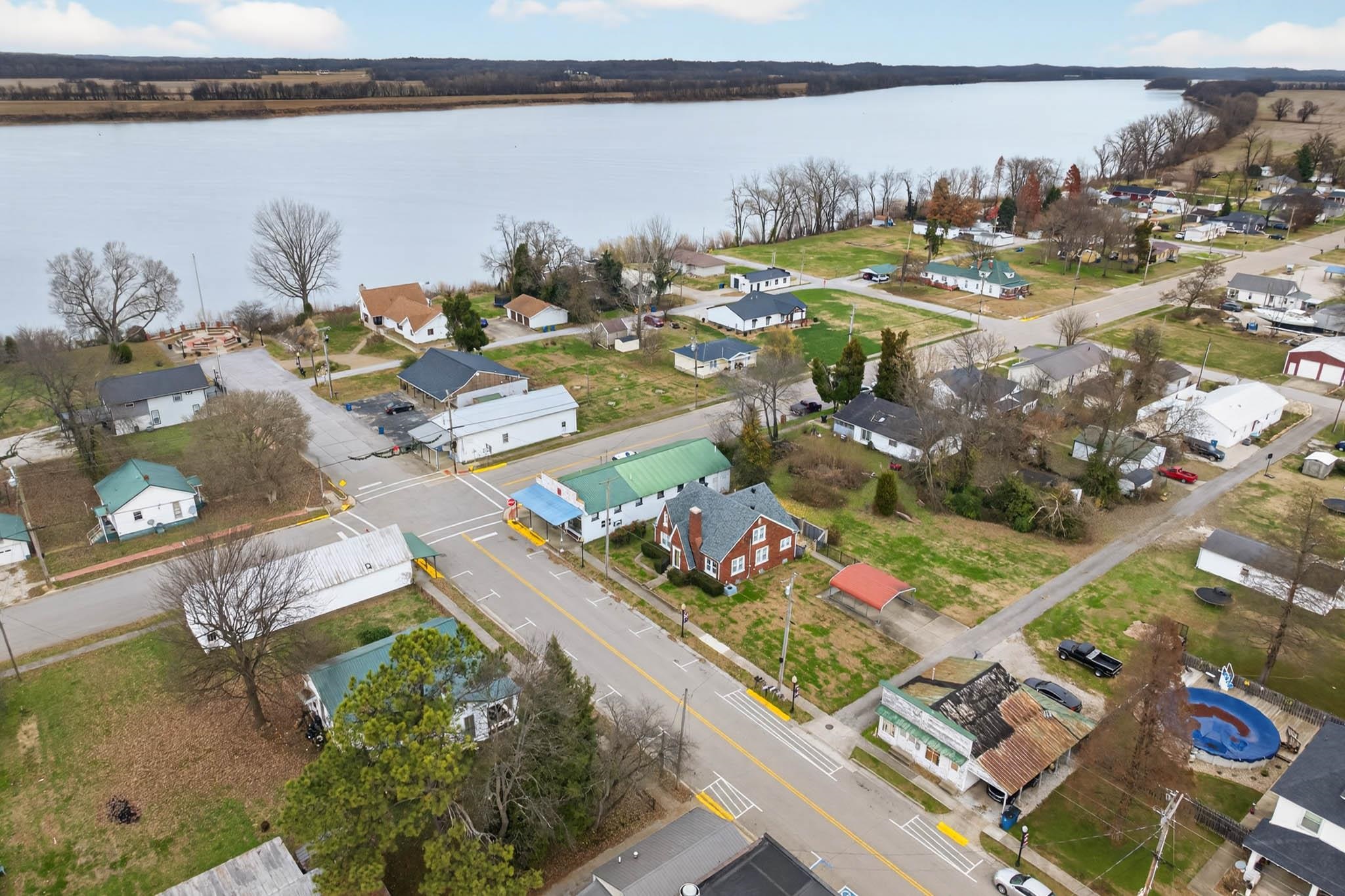 230 4th Street, Lewisport, Kentucky 42351-230, 3 Bedrooms Bedrooms, ,2 BathroomsBathrooms,Single Family Residence,For Sale,4th Street,93701