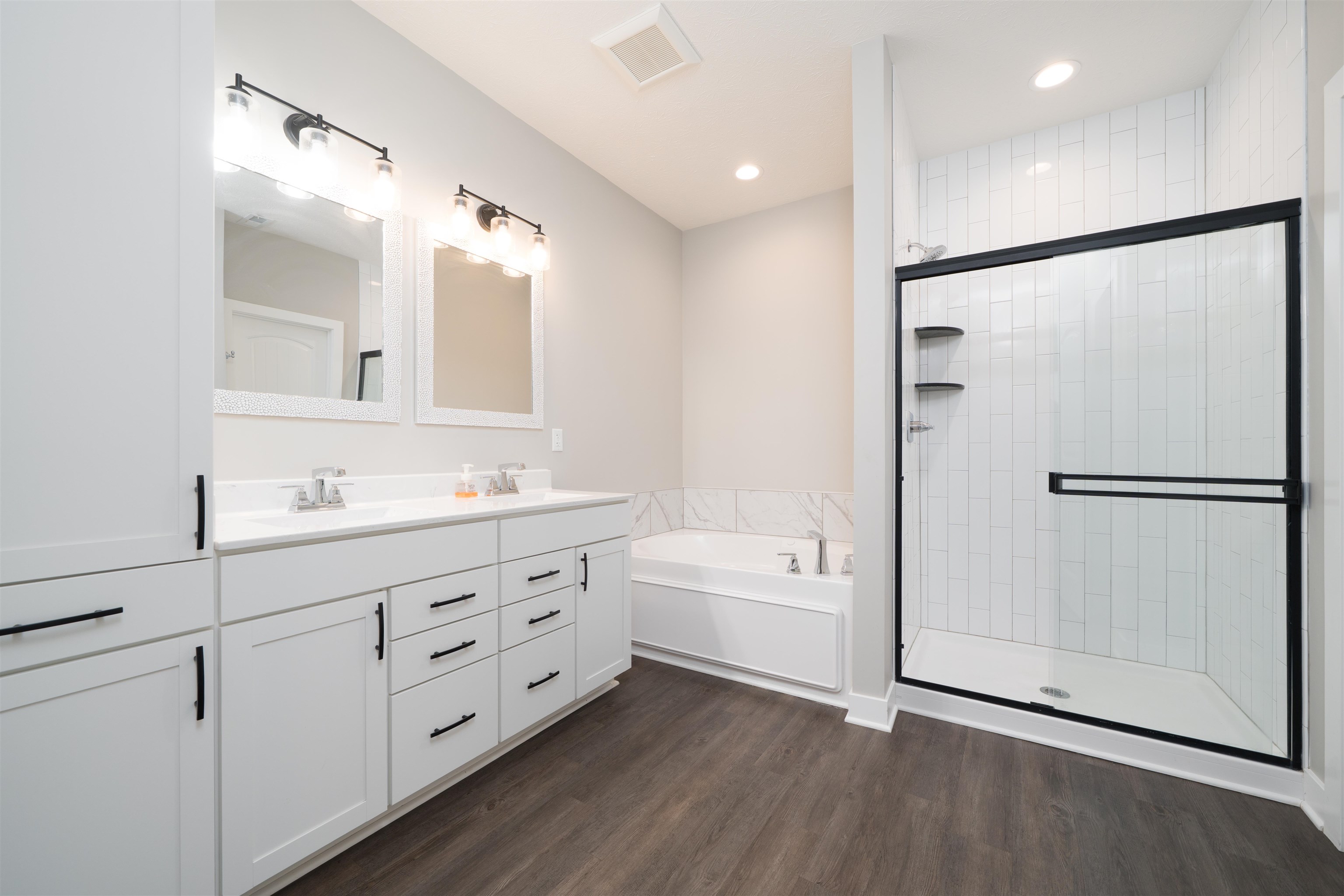 2280 Skaggs Court, Owensboro, Kentucky 42301, 4 Bedrooms Bedrooms, ,2 BathroomsBathrooms,Single Family Residence,For Sale,Skaggs Court,93720