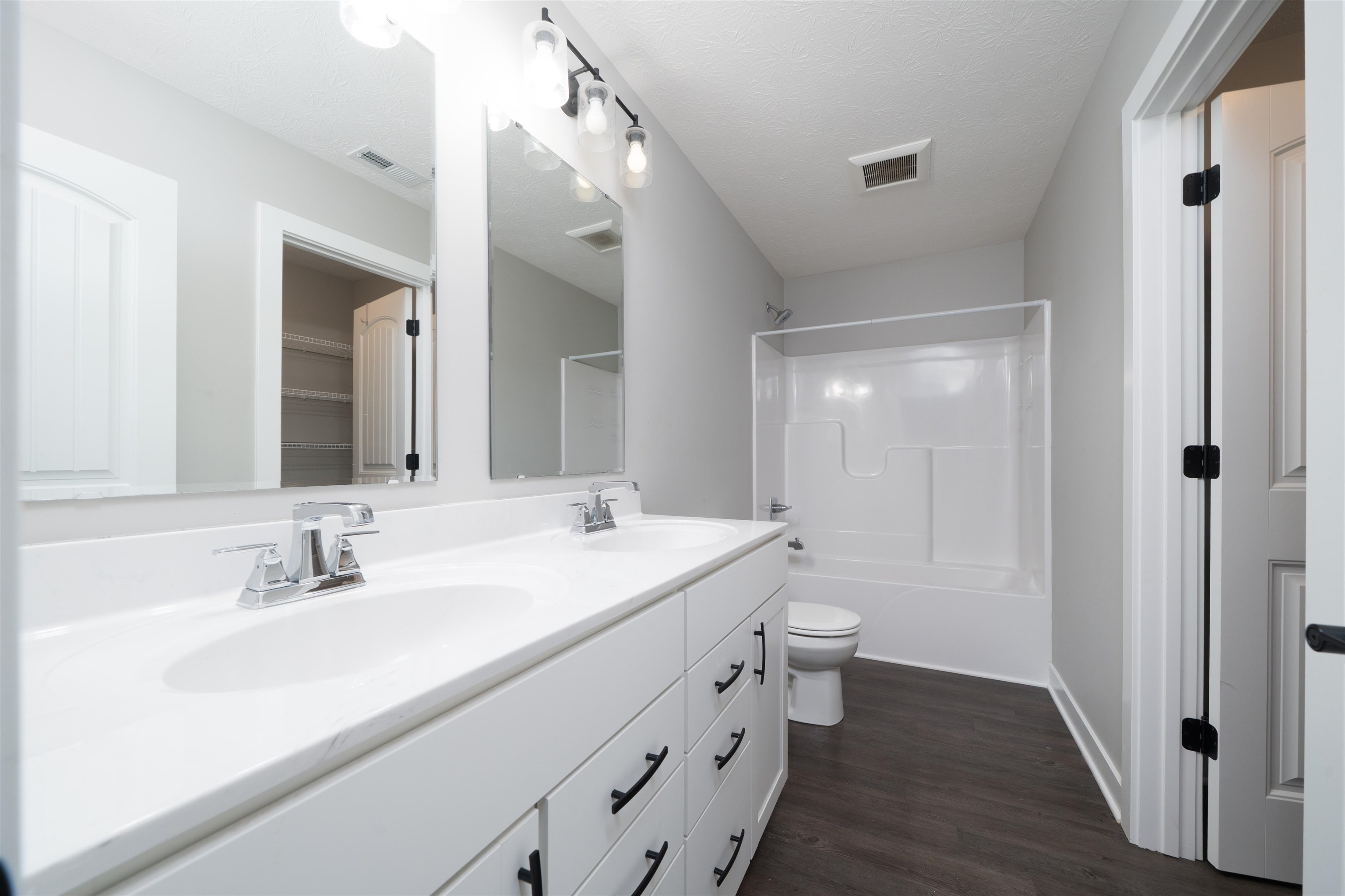 2280 Skaggs Court, Owensboro, Kentucky 42301, 4 Bedrooms Bedrooms, ,2 BathroomsBathrooms,Single Family Residence,For Sale,Skaggs Court,93720