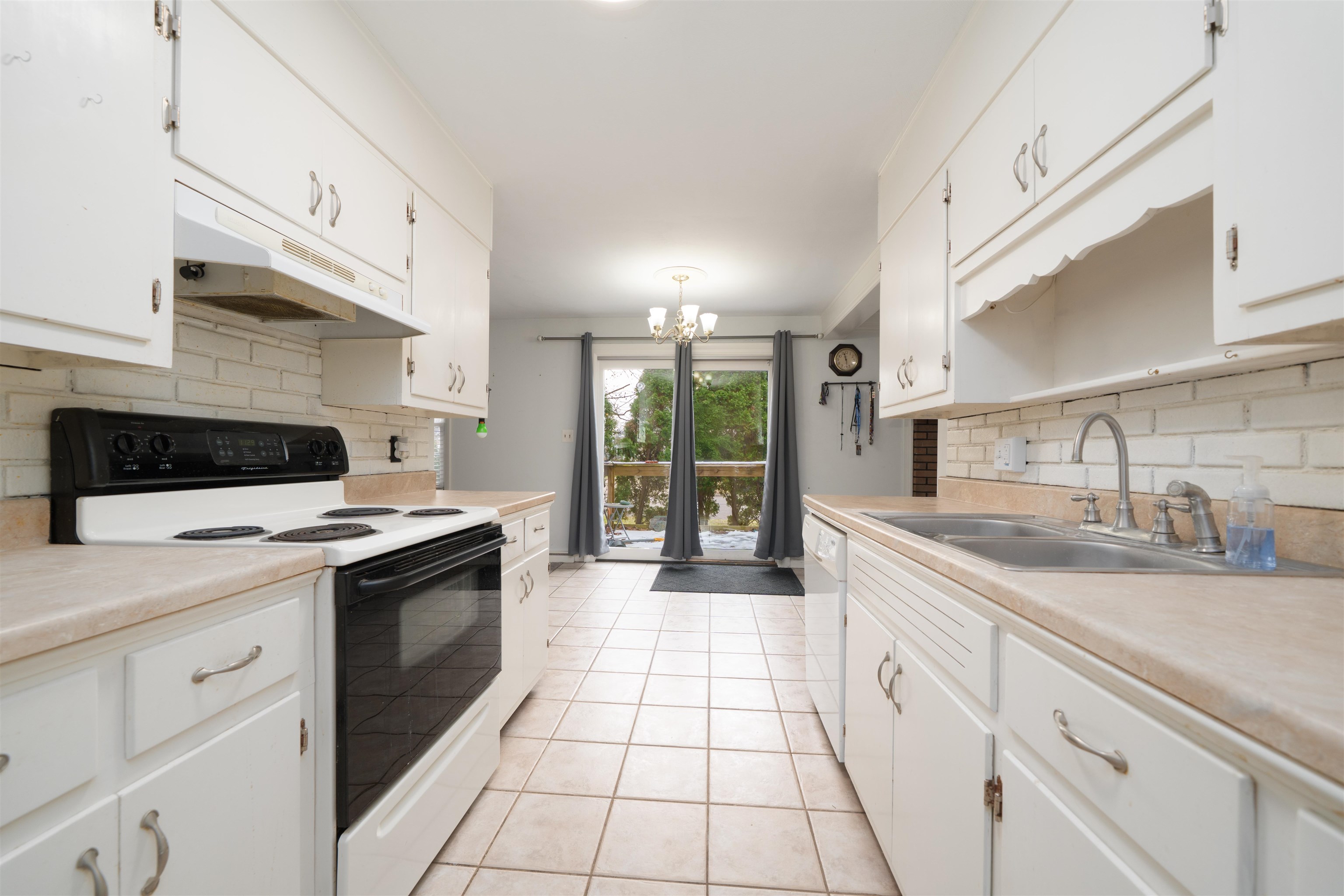 2953 Royal Dr, Owensboro, Kentucky 42301, 4 Bedrooms Bedrooms, ,2 BathroomsBathrooms,Single Family Residence,For Sale,Royal Dr,93721