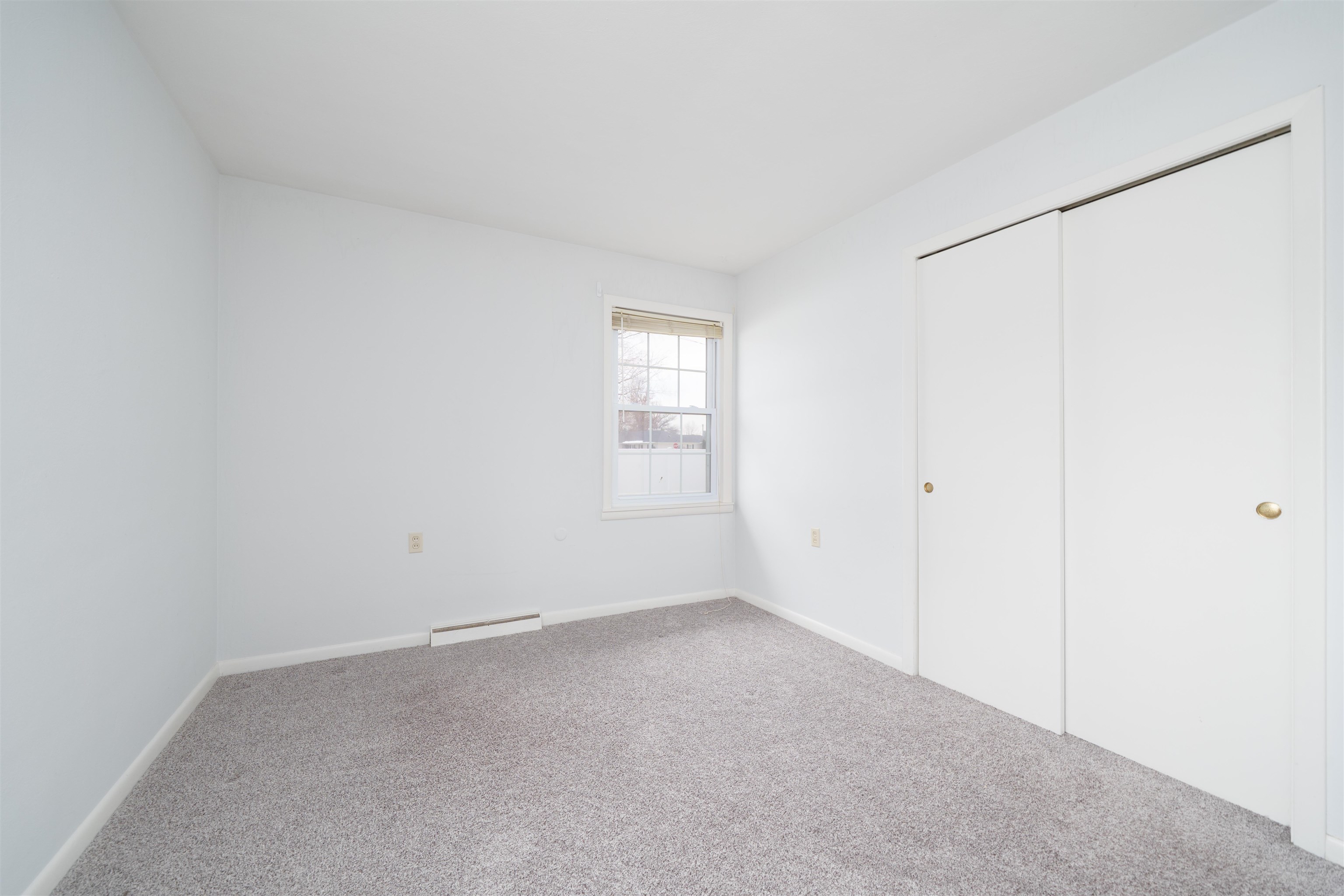 2953 Royal Dr, Owensboro, Kentucky 42301, 4 Bedrooms Bedrooms, ,2 BathroomsBathrooms,Single Family Residence,For Sale,Royal Dr,93721