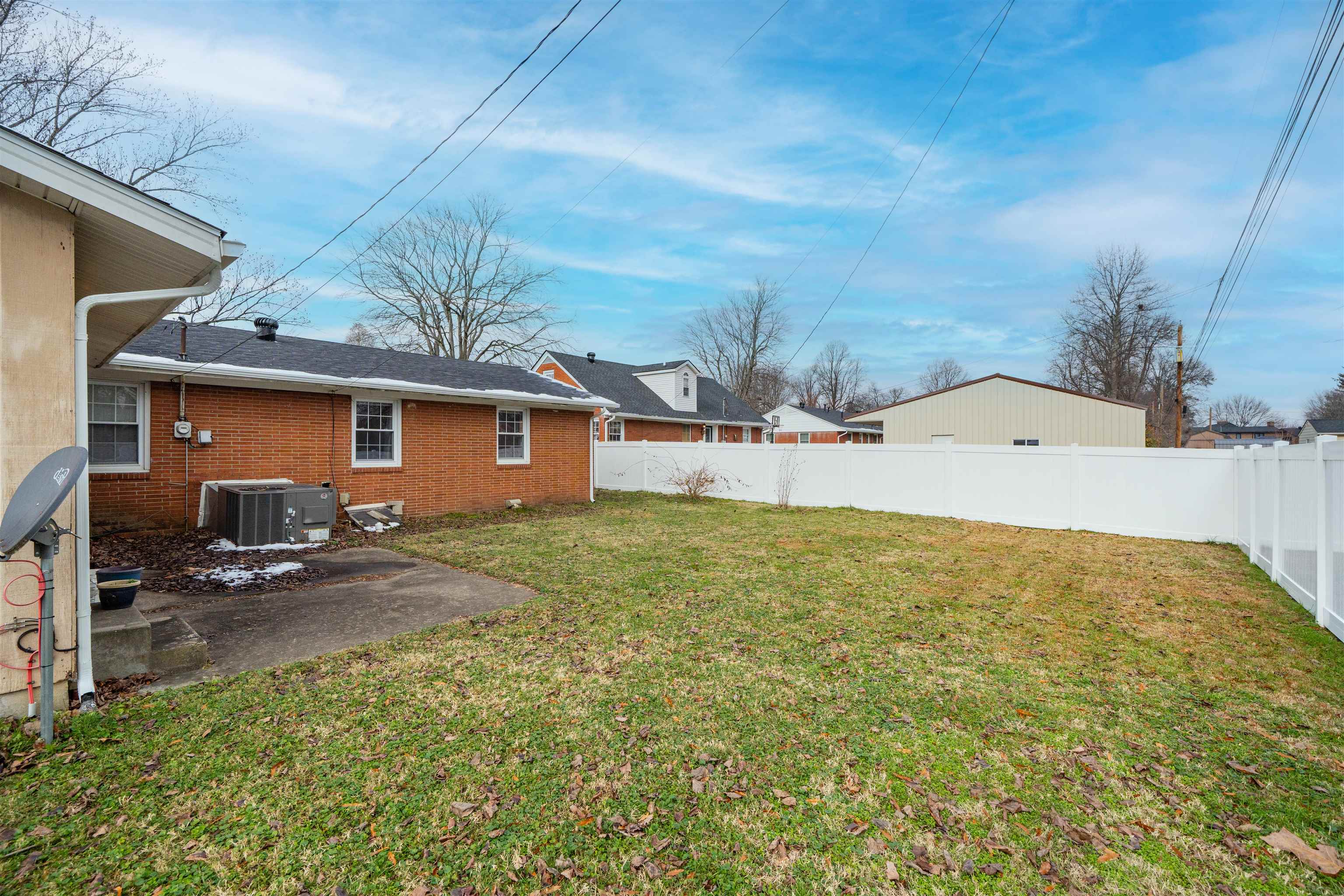 2953 Royal Dr, Owensboro, Kentucky 42301, 4 Bedrooms Bedrooms, ,2 BathroomsBathrooms,Single Family Residence,For Sale,Royal Dr,93721