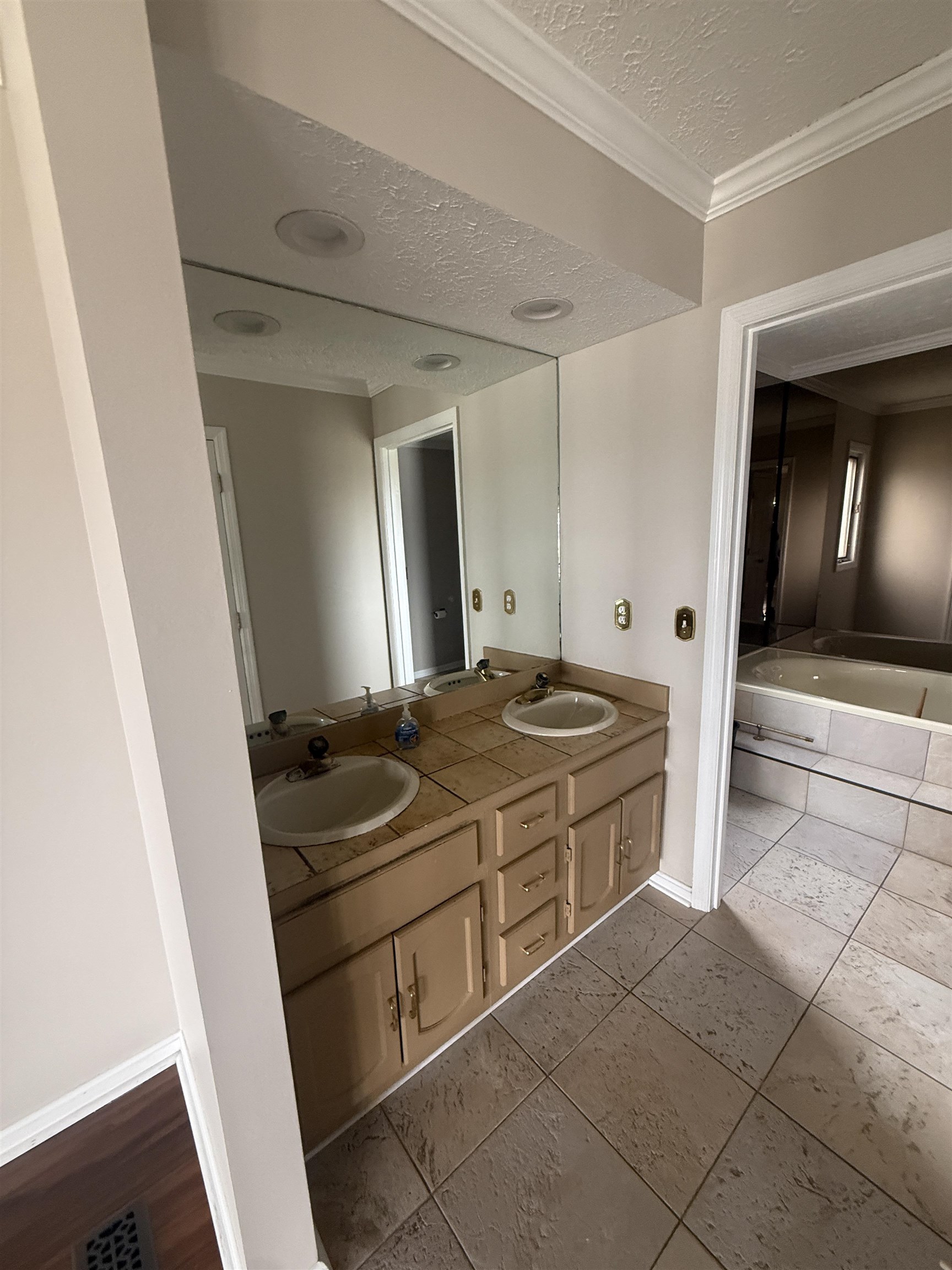 3628 Riverbend Cove, Owensboro, Kentucky 42303, 2 Bedrooms Bedrooms, ,2 BathroomsBathrooms,Single Family Residence,For Sale,Riverbend Cove,93725