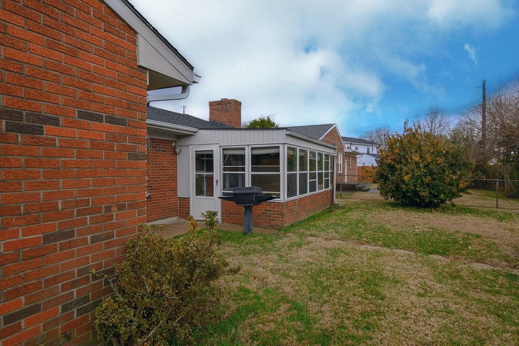 2255 Twenty Grand Ave, Owensboro, Kentucky 42301, 4 Bedrooms Bedrooms, ,2 BathroomsBathrooms,Single Family Residence,For Sale,Twenty Grand Ave,93733