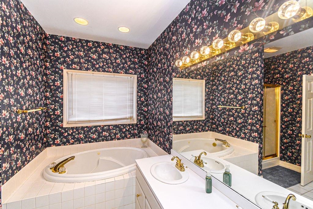 4005 Pine Lake Ct., Owensboro, Kentucky 42303, 3 Bedrooms Bedrooms, ,2 BathroomsBathrooms,Single Family Residence,For Sale,Pine Lake Ct.,93737