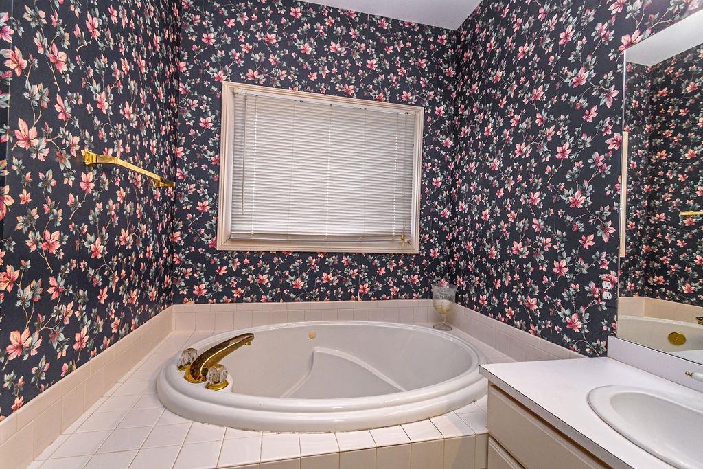 4005 Pine Lake Ct., Owensboro, Kentucky 42303, 3 Bedrooms Bedrooms, ,2 BathroomsBathrooms,Single Family Residence,For Sale,Pine Lake Ct.,93737