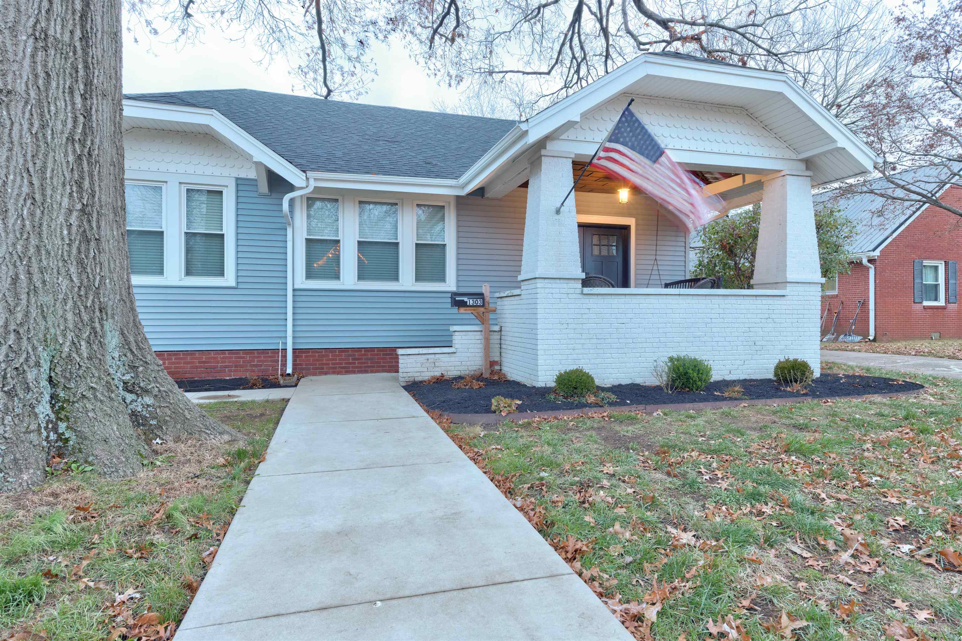 1303 Locust St, Owensboro, Kentucky 42301, 4 Bedrooms Bedrooms, ,1 BathroomBathrooms,Single Family Residence,For Sale,Locust St,93753