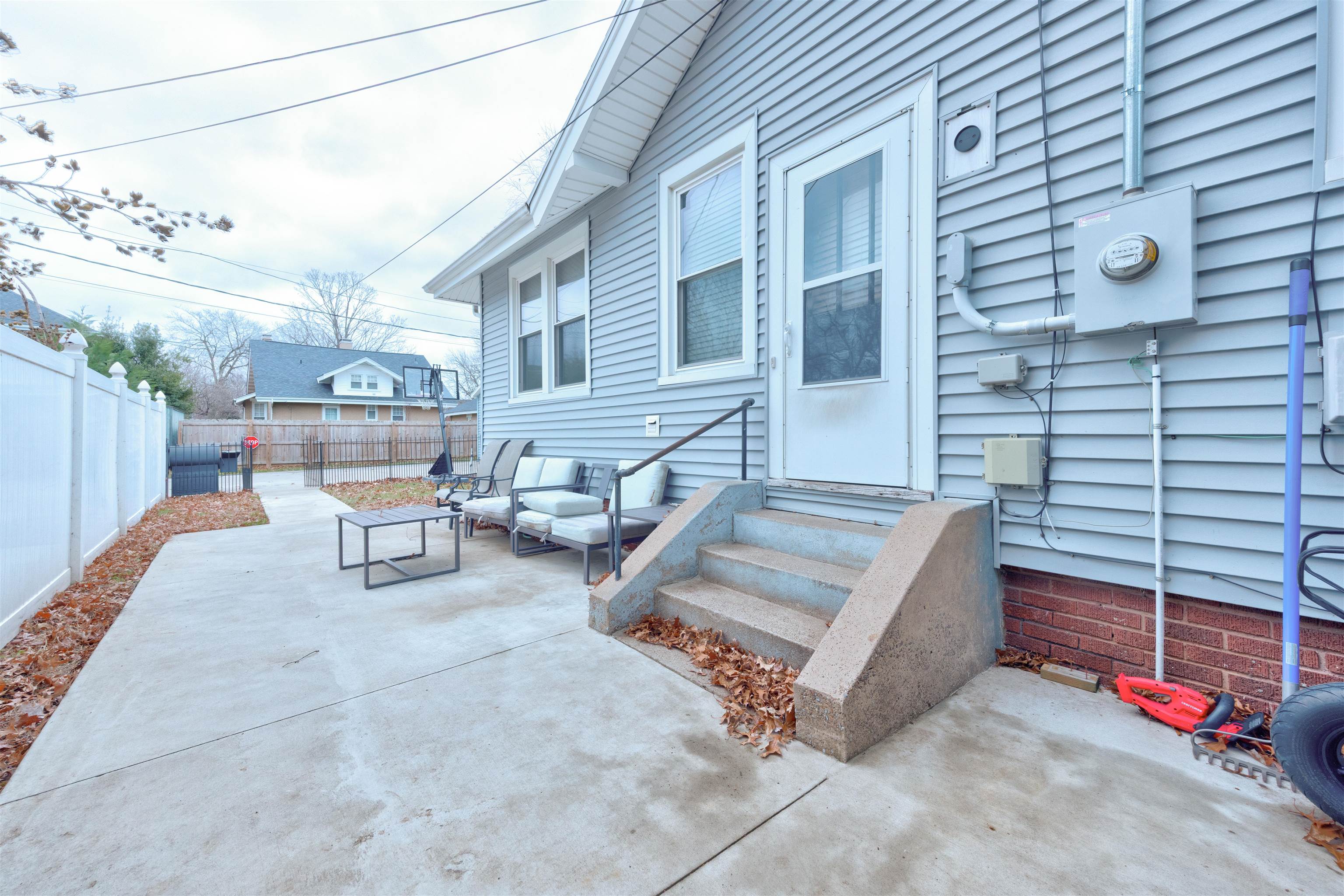 1303 Locust St, Owensboro, Kentucky 42301, 4 Bedrooms Bedrooms, ,1 BathroomBathrooms,Single Family Residence,For Sale,Locust St,93753