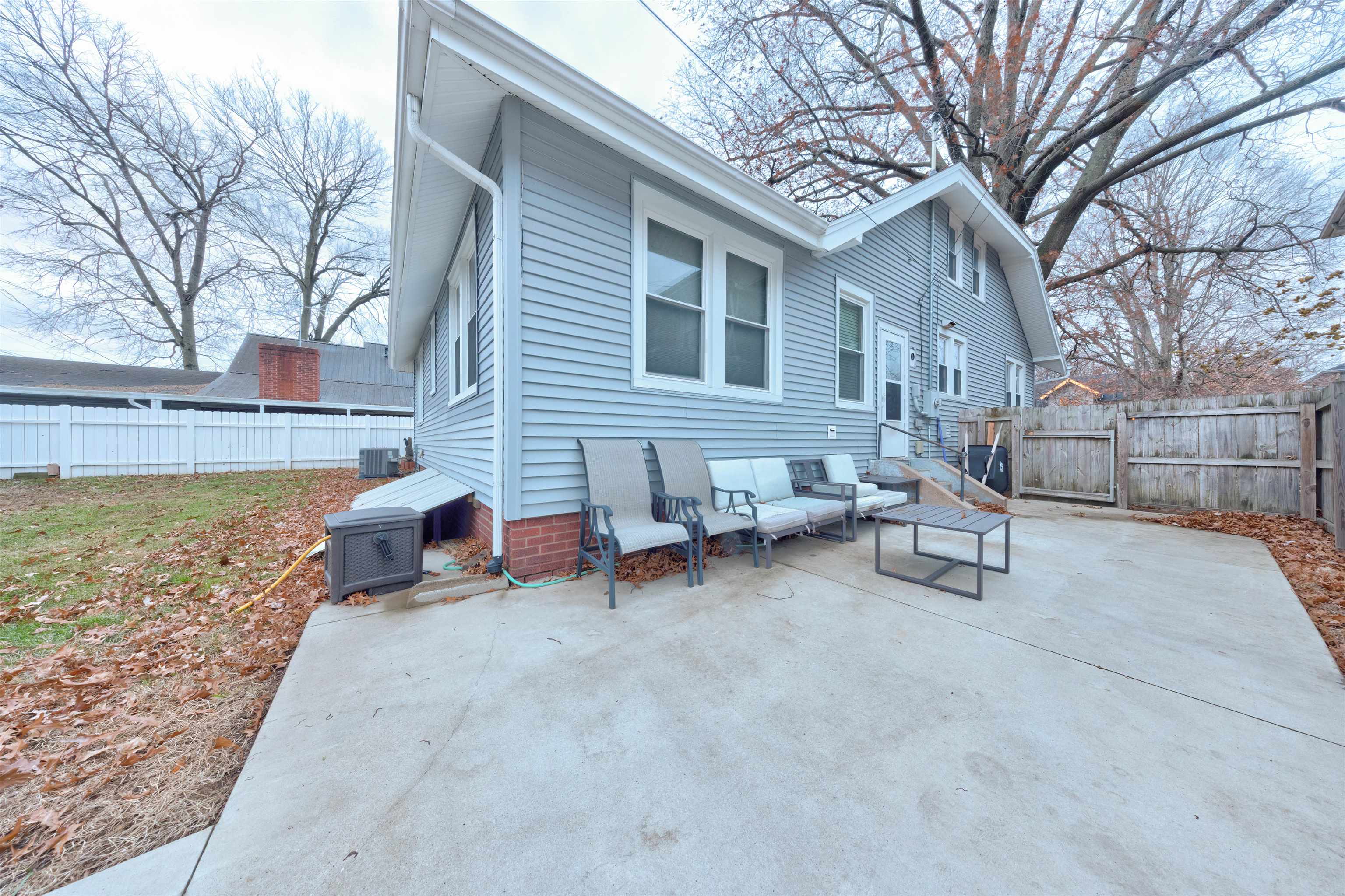 1303 Locust St, Owensboro, Kentucky 42301, 4 Bedrooms Bedrooms, ,1 BathroomBathrooms,Single Family Residence,For Sale,Locust St,93753