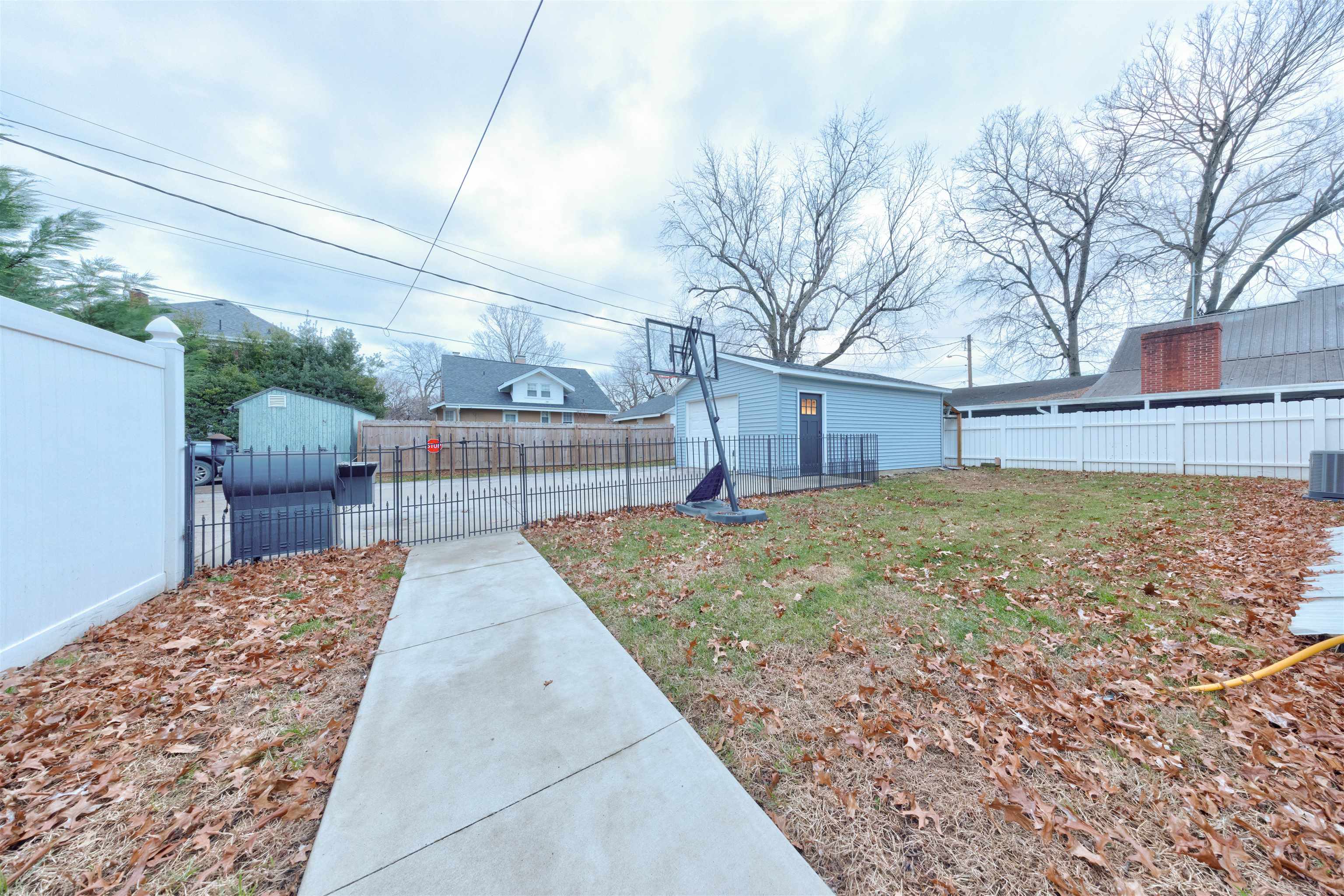 1303 Locust St, Owensboro, Kentucky 42301, 4 Bedrooms Bedrooms, ,1 BathroomBathrooms,Single Family Residence,For Sale,Locust St,93753