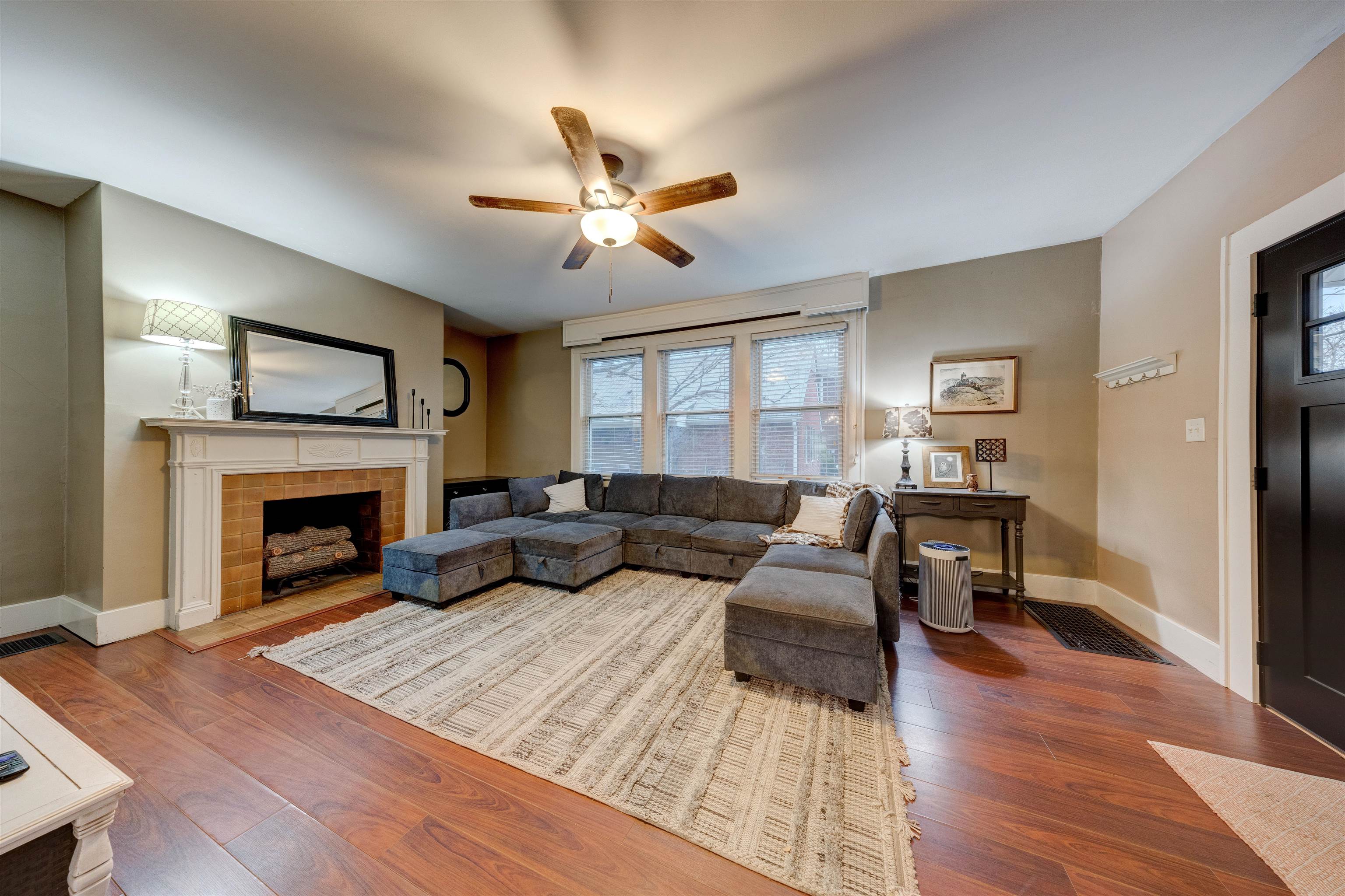 1303 Locust St, Owensboro, Kentucky 42301, 4 Bedrooms Bedrooms, ,1 BathroomBathrooms,Single Family Residence,For Sale,Locust St,93753