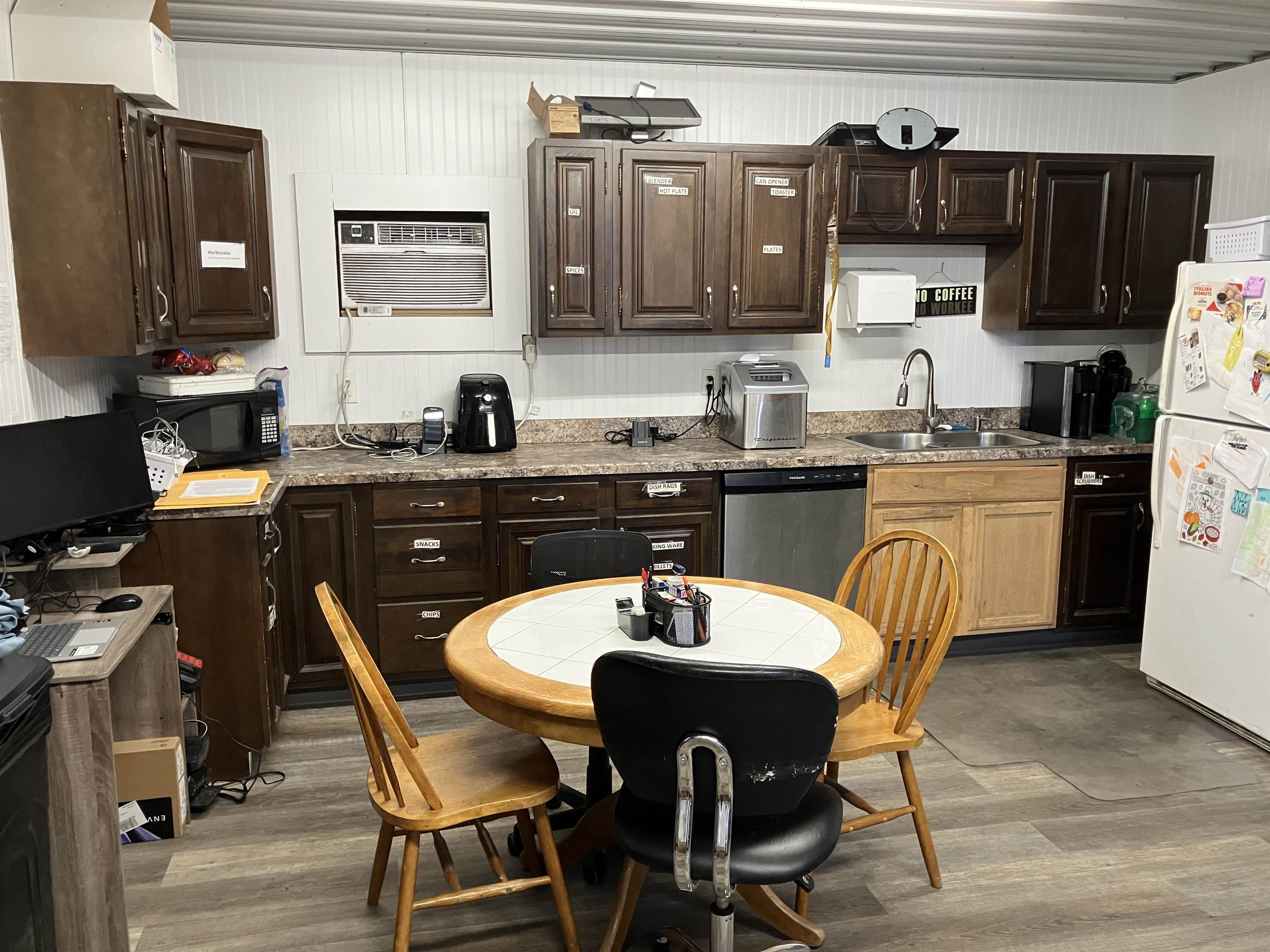 1601 2nd Street, Owensboro, Kentucky 42301, ,Retail,For Sale,2nd Street,93755