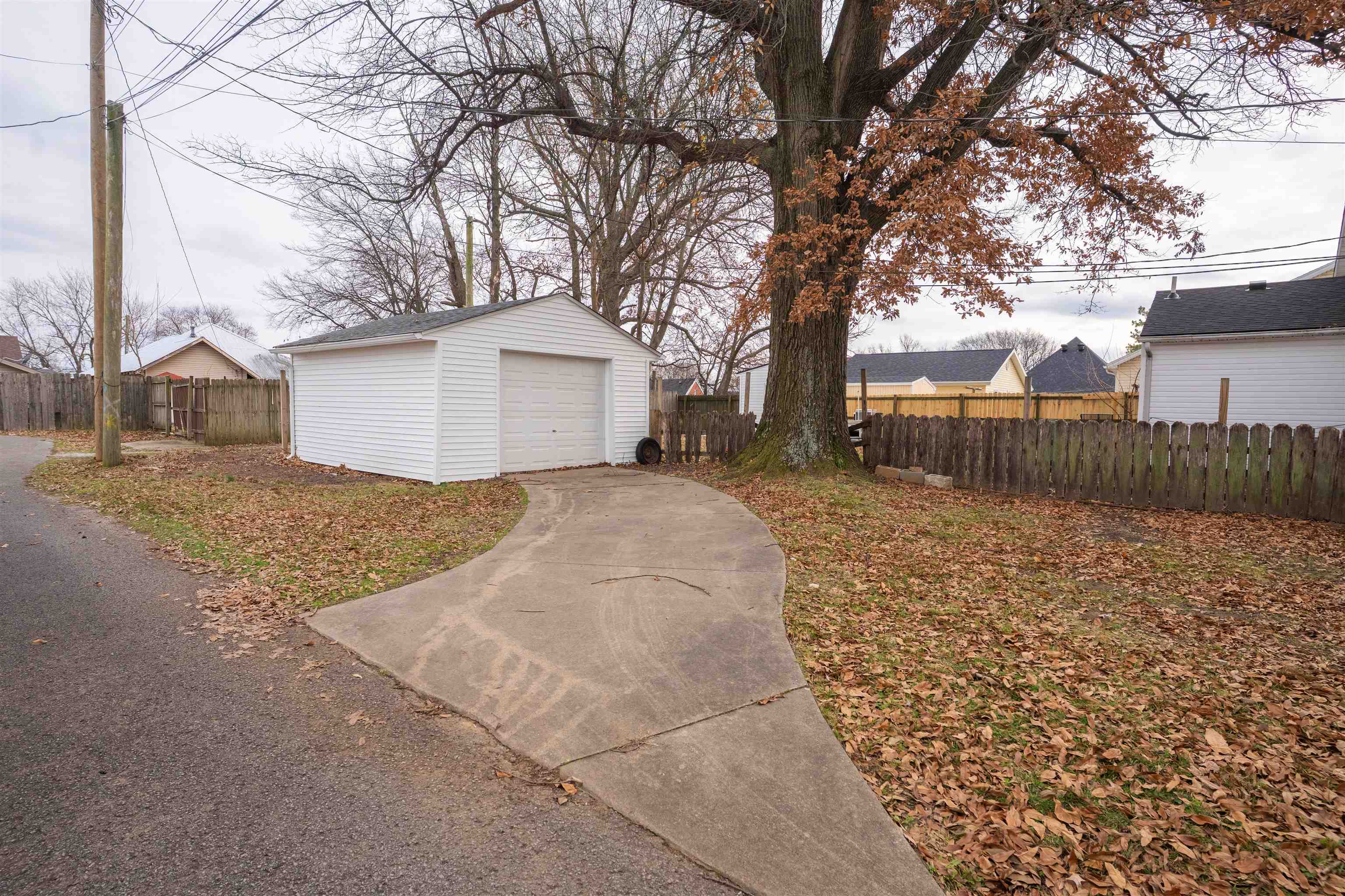 621 Clay Street, Owensboro, Kentucky 42303, 2 Bedrooms Bedrooms, ,1 BathroomBathrooms,Single Family Residence,For Sale,Clay Street,93757