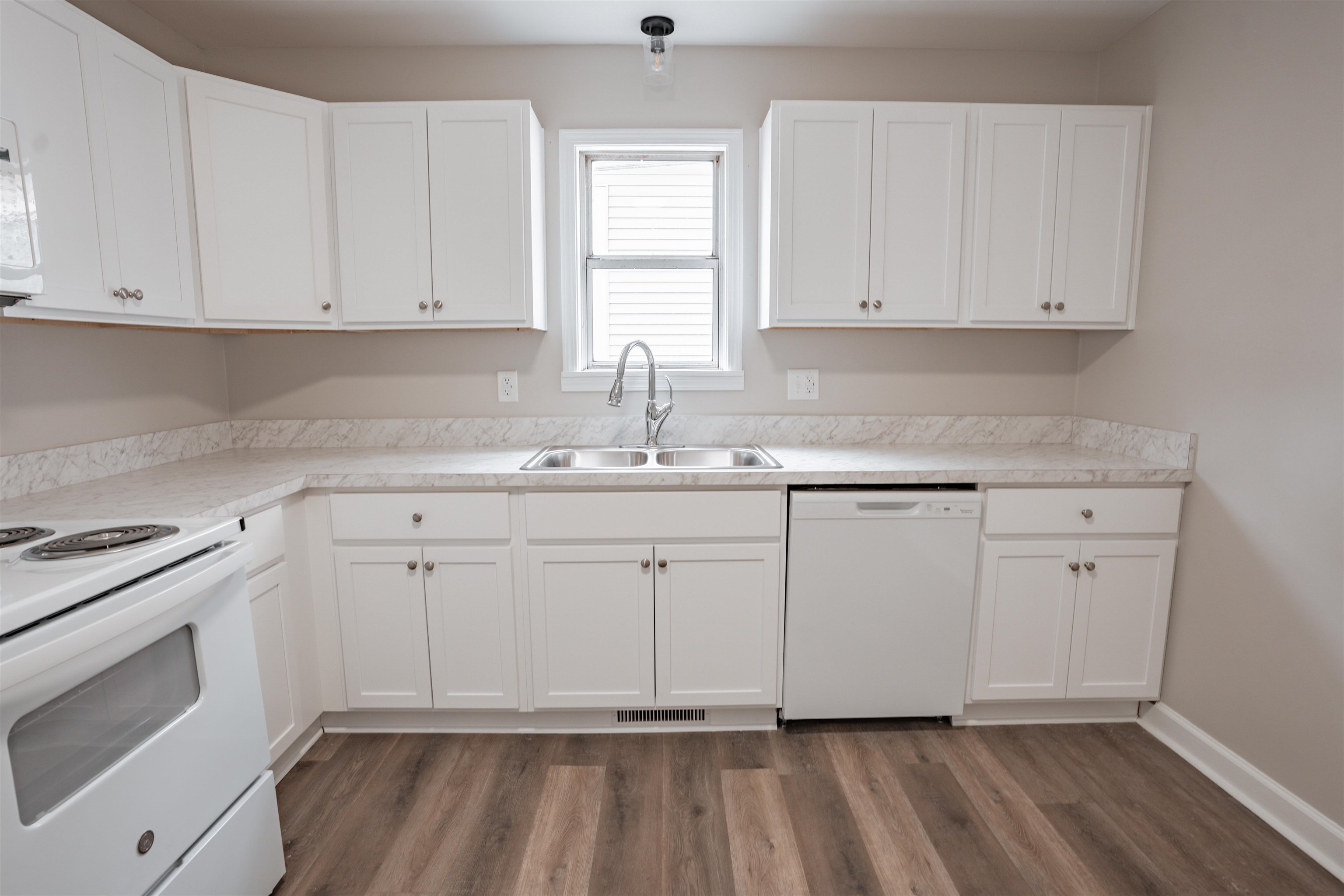 621 Clay Street, Owensboro, Kentucky 42303, 2 Bedrooms Bedrooms, ,1 BathroomBathrooms,Single Family Residence,For Sale,Clay Street,93757