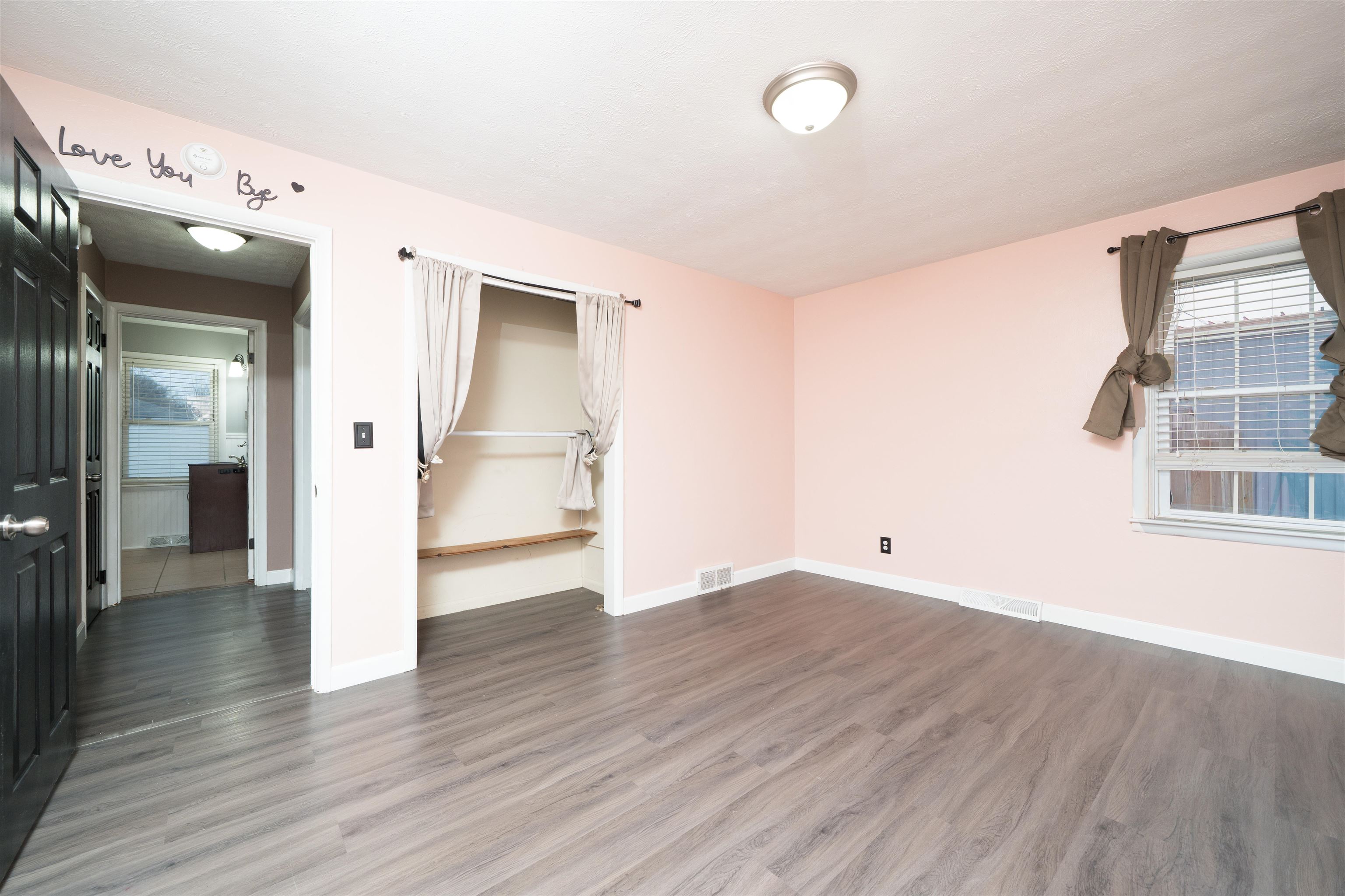 295 Walnut St, Calhoun, Kentucky 42327, 3 Bedrooms Bedrooms, ,1 BathroomBathrooms,Single Family Residence,For Sale,Walnut St,93766