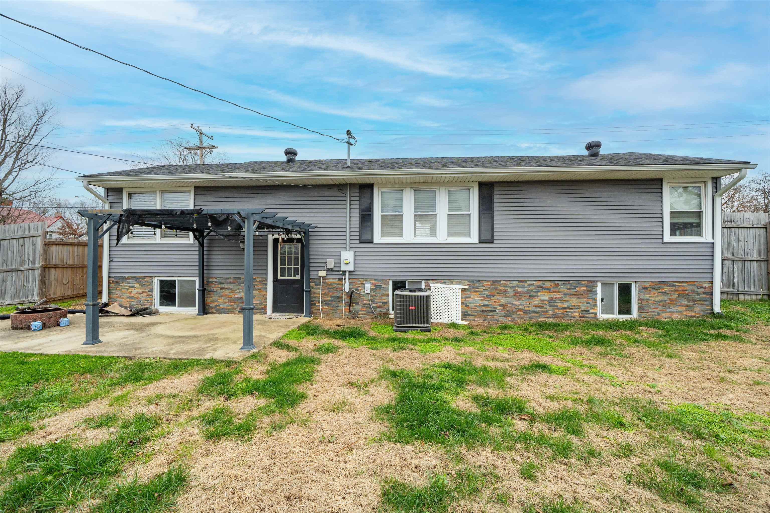 295 Walnut St, Calhoun, Kentucky 42327, 3 Bedrooms Bedrooms, ,1 BathroomBathrooms,Single Family Residence,For Sale,Walnut St,93766