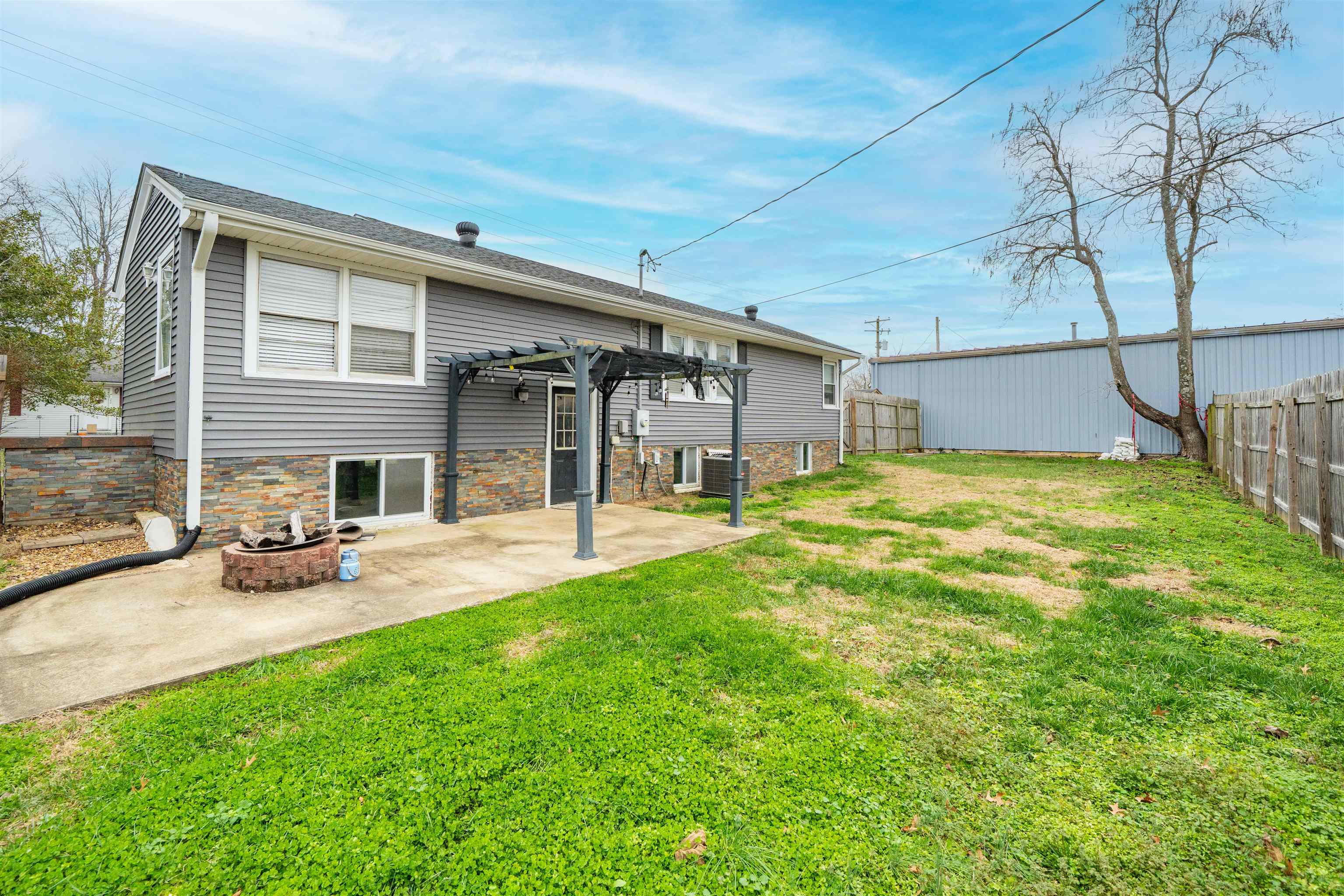 295 Walnut St, Calhoun, Kentucky 42327, 3 Bedrooms Bedrooms, ,1 BathroomBathrooms,Single Family Residence,For Sale,Walnut St,93766