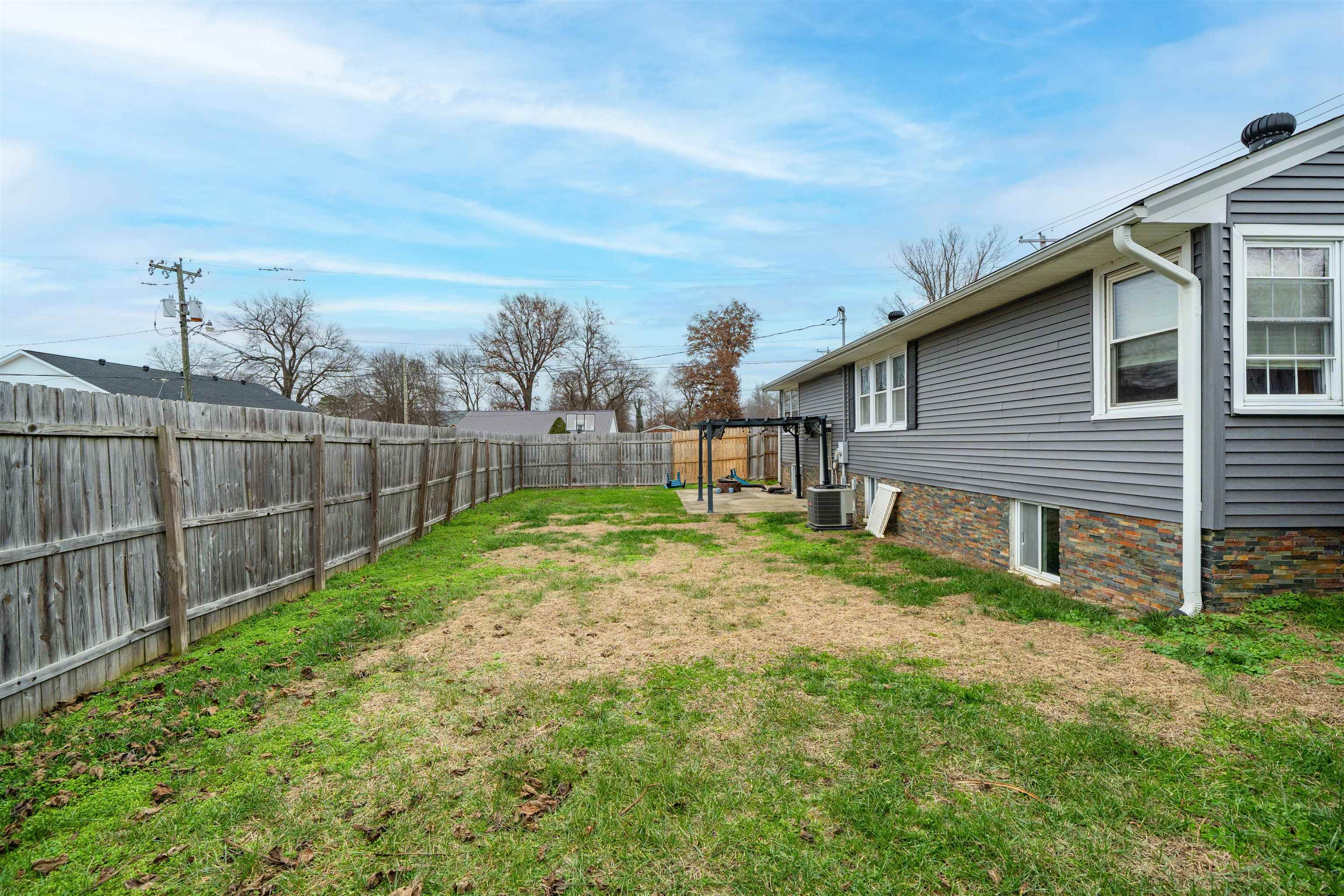 295 Walnut St, Calhoun, Kentucky 42327, 3 Bedrooms Bedrooms, ,1 BathroomBathrooms,Single Family Residence,For Sale,Walnut St,93766