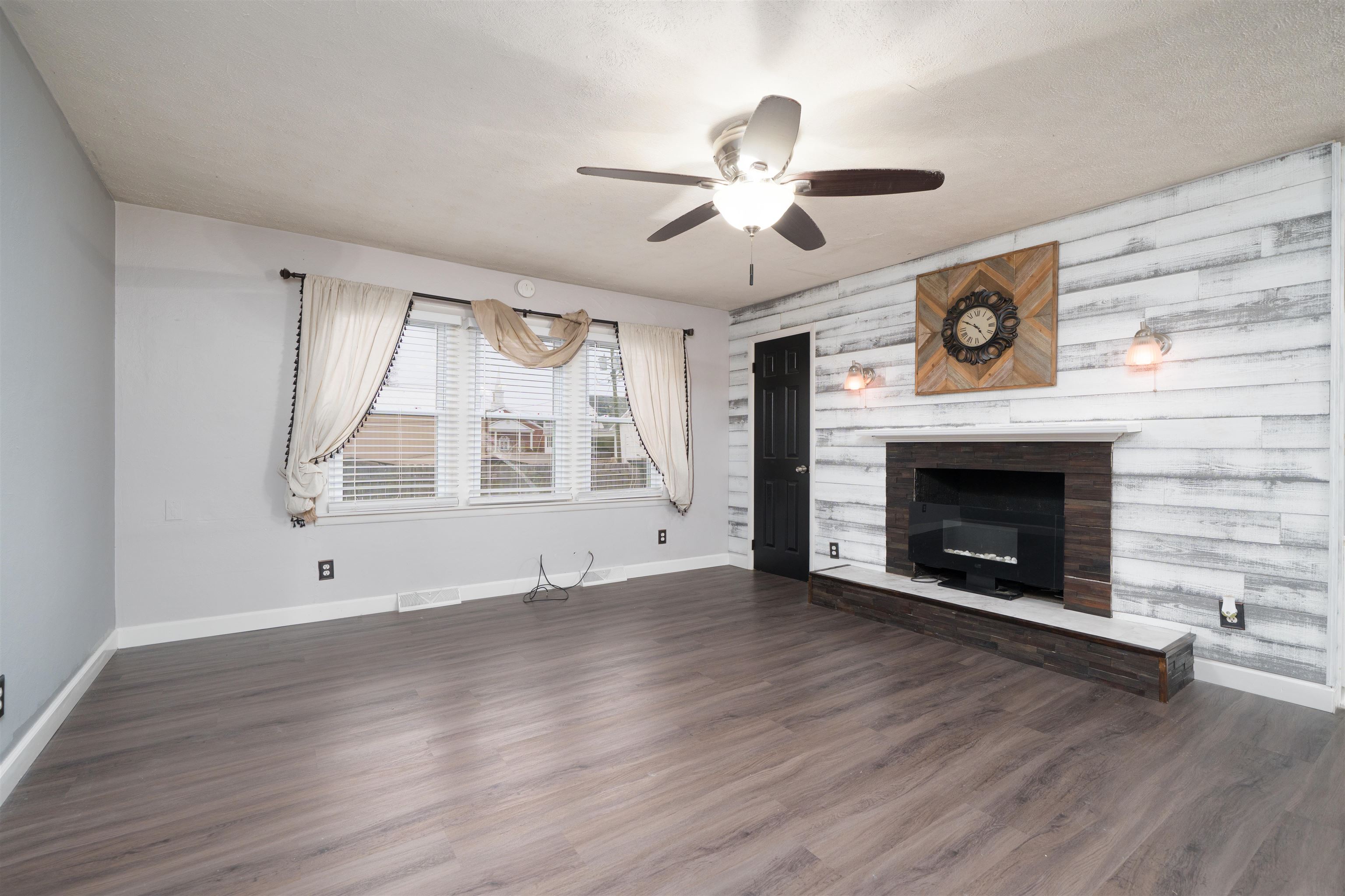 295 Walnut St, Calhoun, Kentucky 42327, 3 Bedrooms Bedrooms, ,1 BathroomBathrooms,Single Family Residence,For Sale,Walnut St,93766