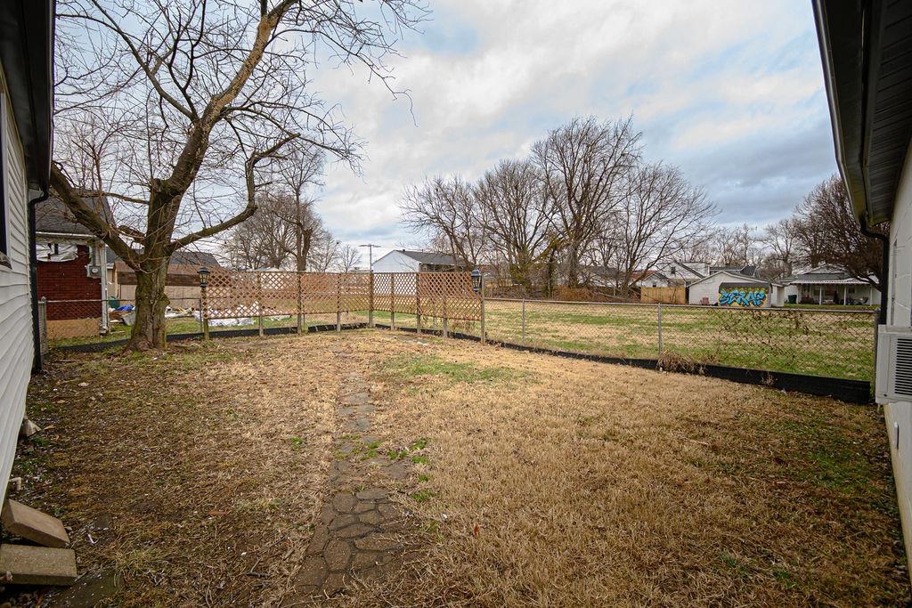 1723 Burdette Court, Owensboro, Kentucky 42301, 2 Bedrooms Bedrooms, ,1 BathroomBathrooms,Single Family Residence,For Sale,Burdette Court,93787