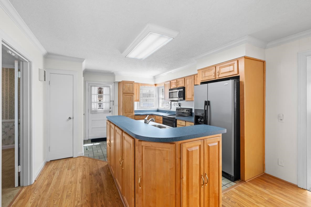 1424 College Drive, Owensboro, Kentucky 42301, 3 Bedrooms Bedrooms, ,2 BathroomsBathrooms,Single Family Residence,For Sale,College Drive,93803