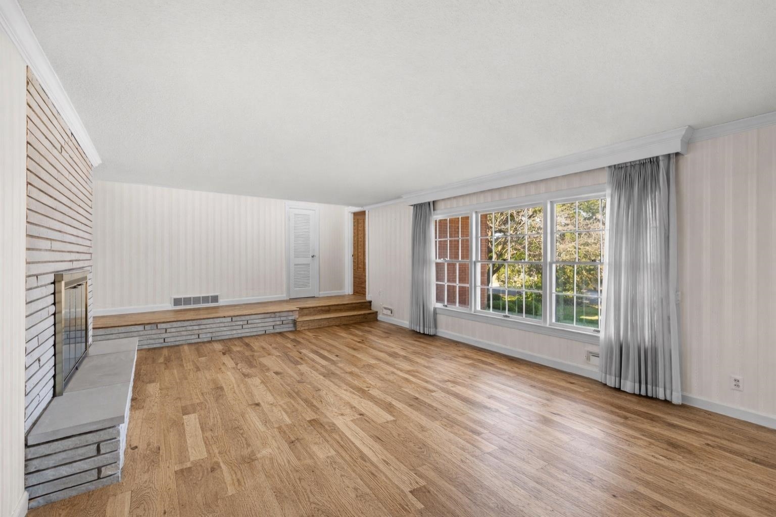 1424 College Drive, Owensboro, Kentucky 42301, 3 Bedrooms Bedrooms, ,2 BathroomsBathrooms,Single Family Residence,For Sale,College Drive,93803