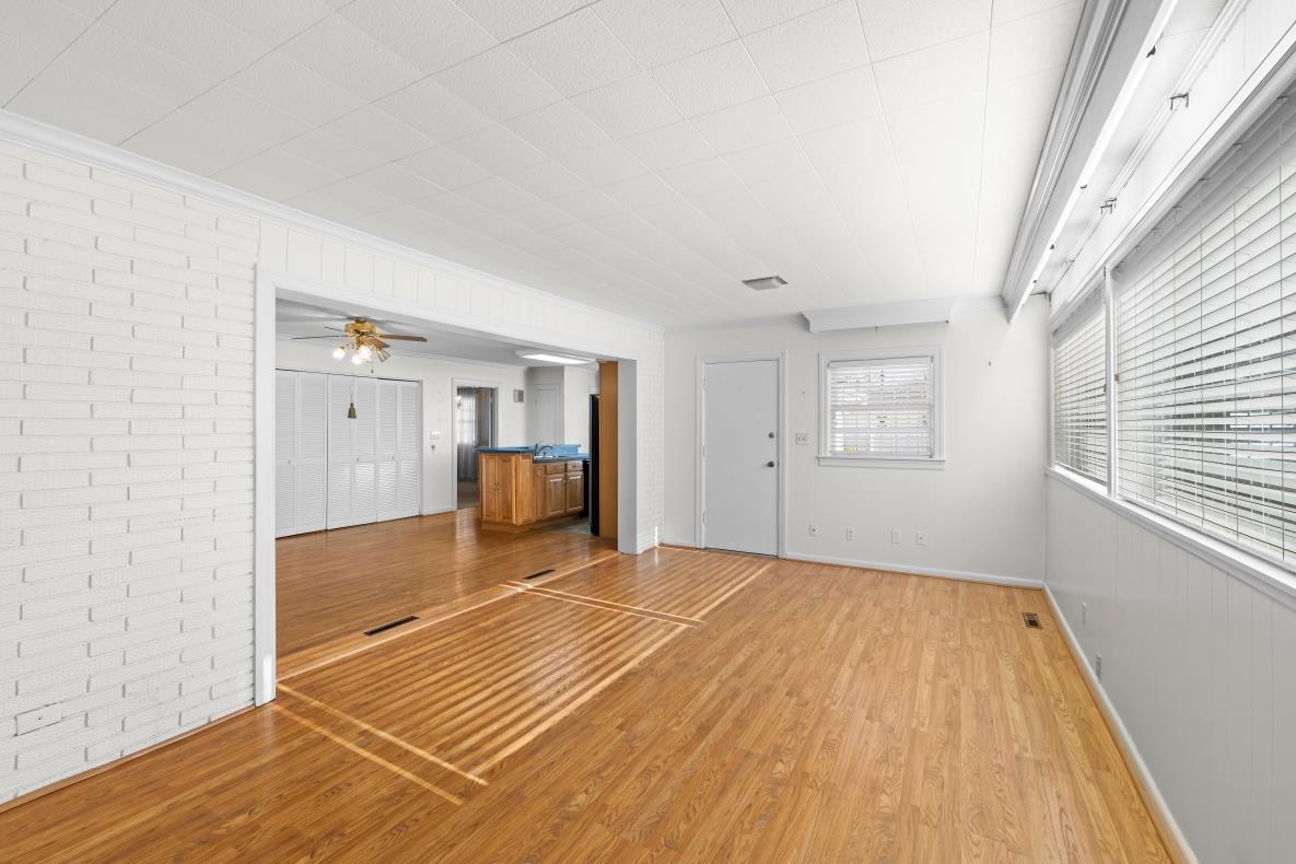 1424 College Drive, Owensboro, Kentucky 42301, 3 Bedrooms Bedrooms, ,2 BathroomsBathrooms,Single Family Residence,For Sale,College Drive,93803