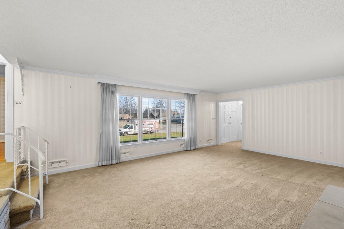 1424 College Drive, Owensboro, Kentucky 42301, 3 Bedrooms Bedrooms, ,2 BathroomsBathrooms,Single Family Residence,For Sale,College Drive,93803