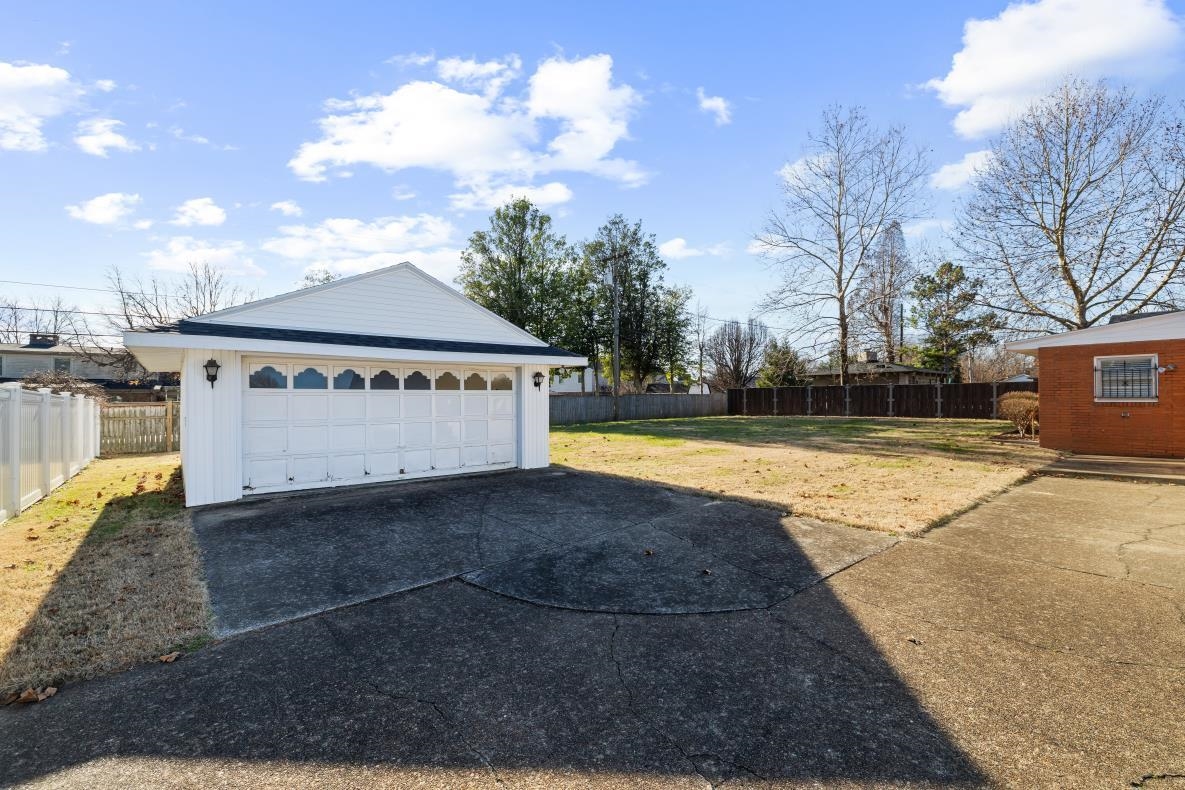 1424 College Drive, Owensboro, Kentucky 42301, 3 Bedrooms Bedrooms, ,2 BathroomsBathrooms,Single Family Residence,For Sale,College Drive,93803