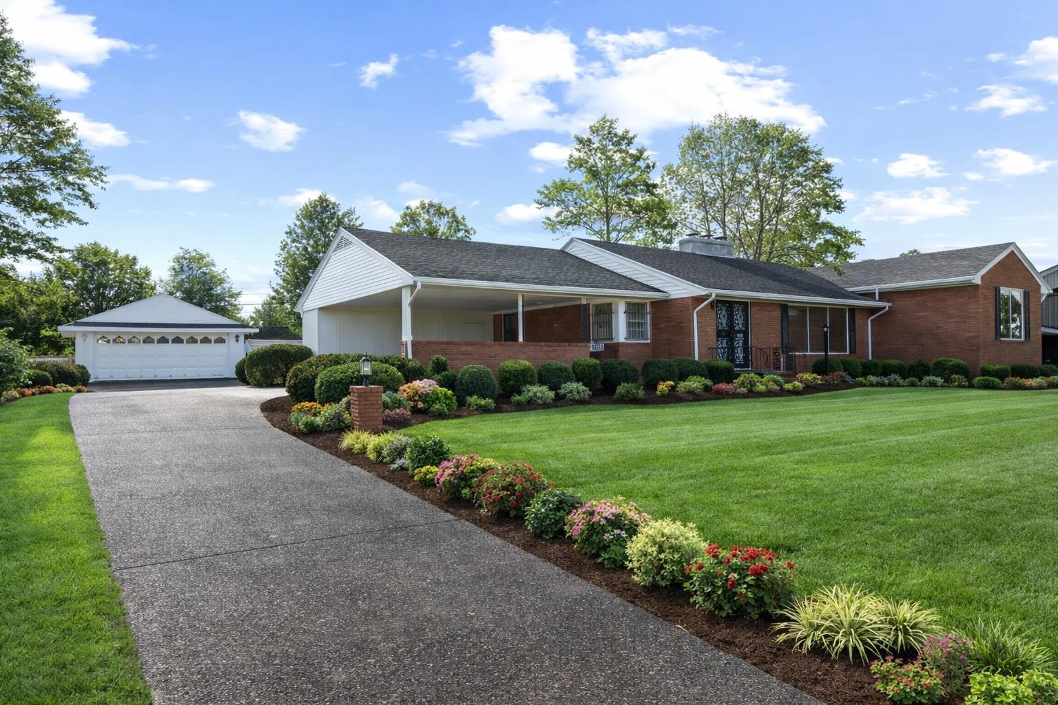 1424 College Drive, Owensboro, Kentucky 42301, 3 Bedrooms Bedrooms, ,2 BathroomsBathrooms,Single Family Residence,For Sale,College Drive,93803